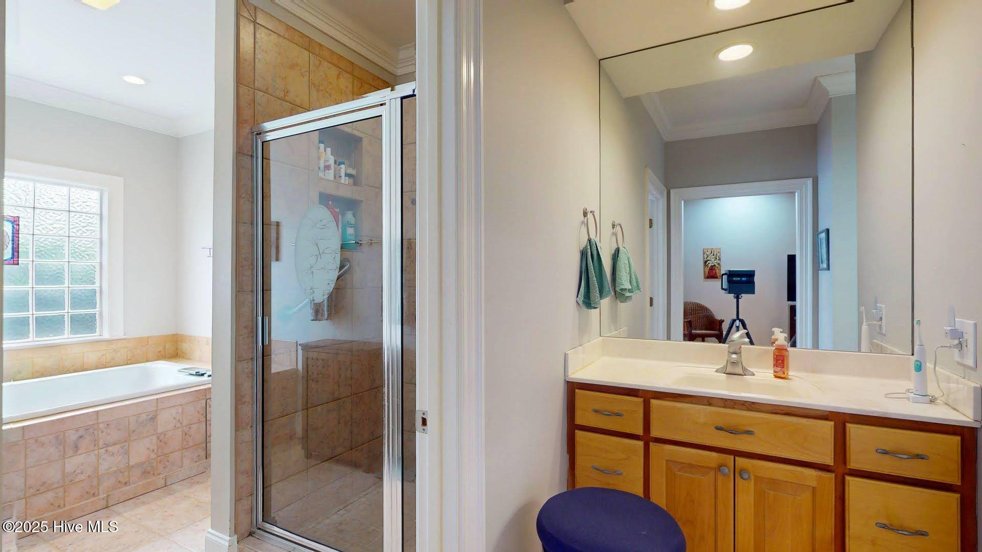 100528011 | Photo 38