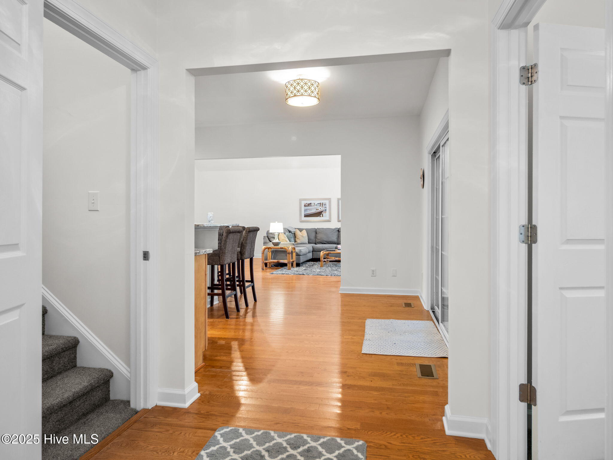 100519195 | Photo 17