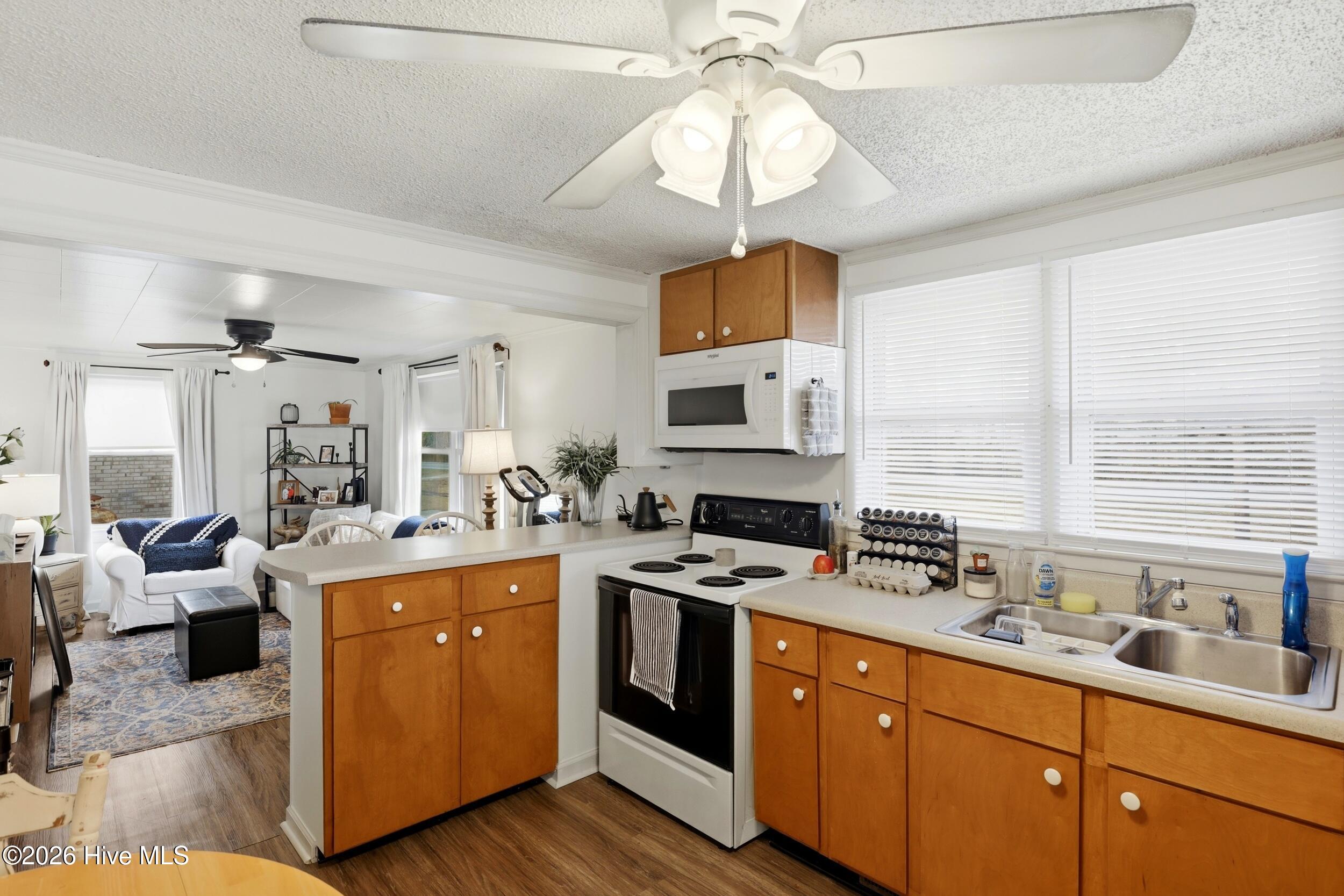 100561311 | Photo 61