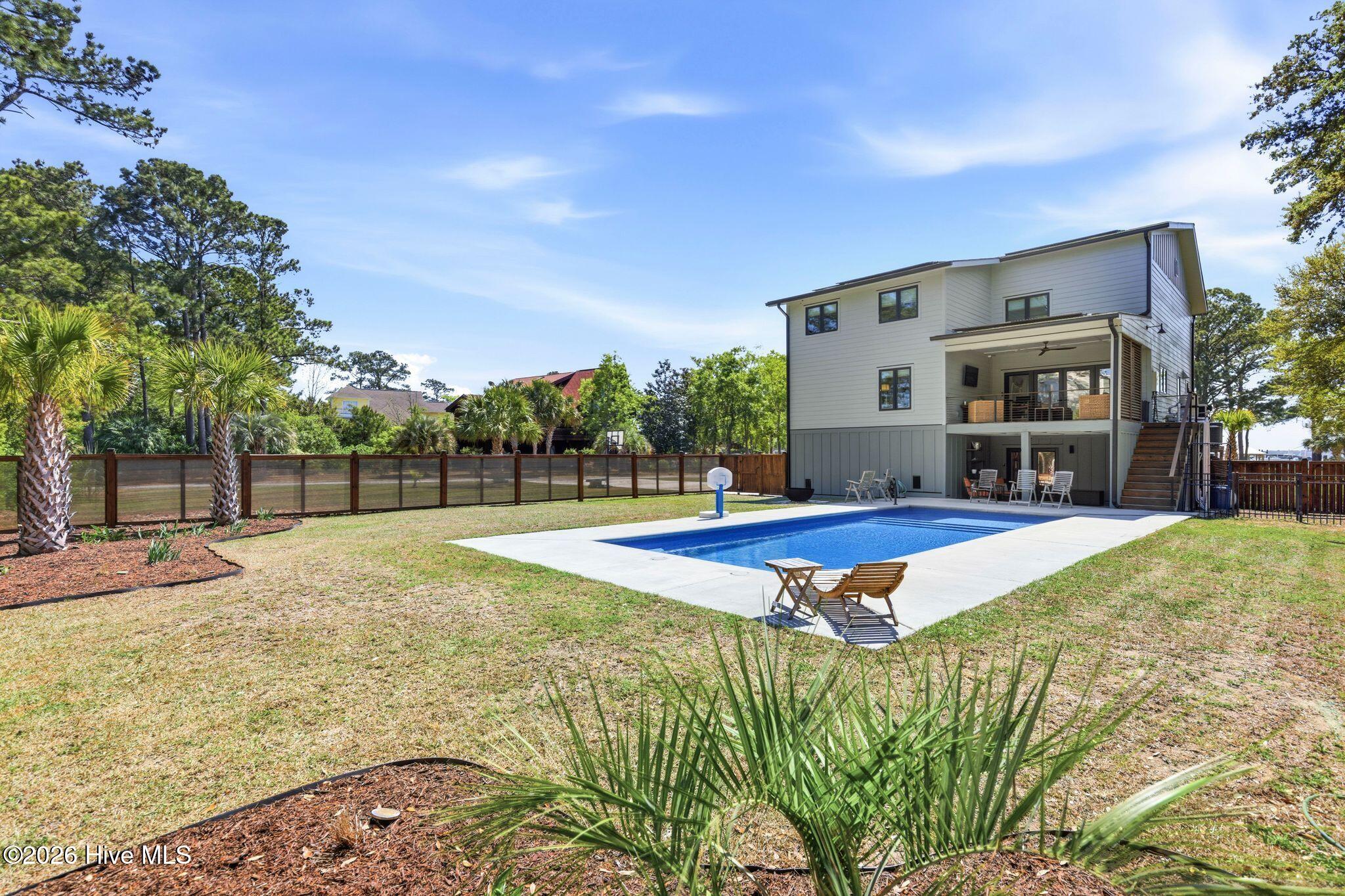 100568012 | Photo 84