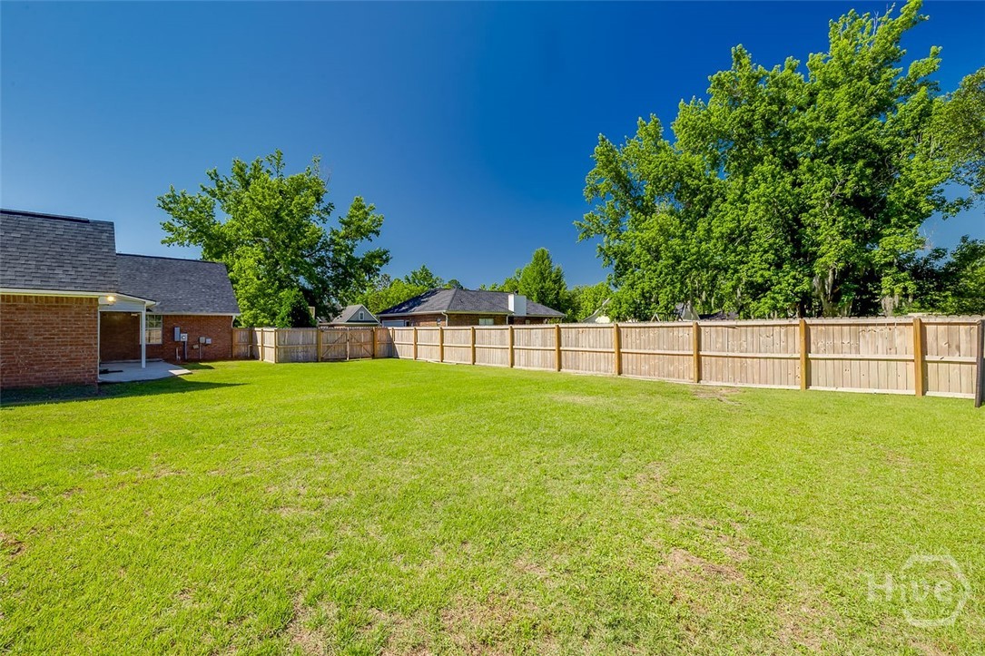 LARGE BACK YARD