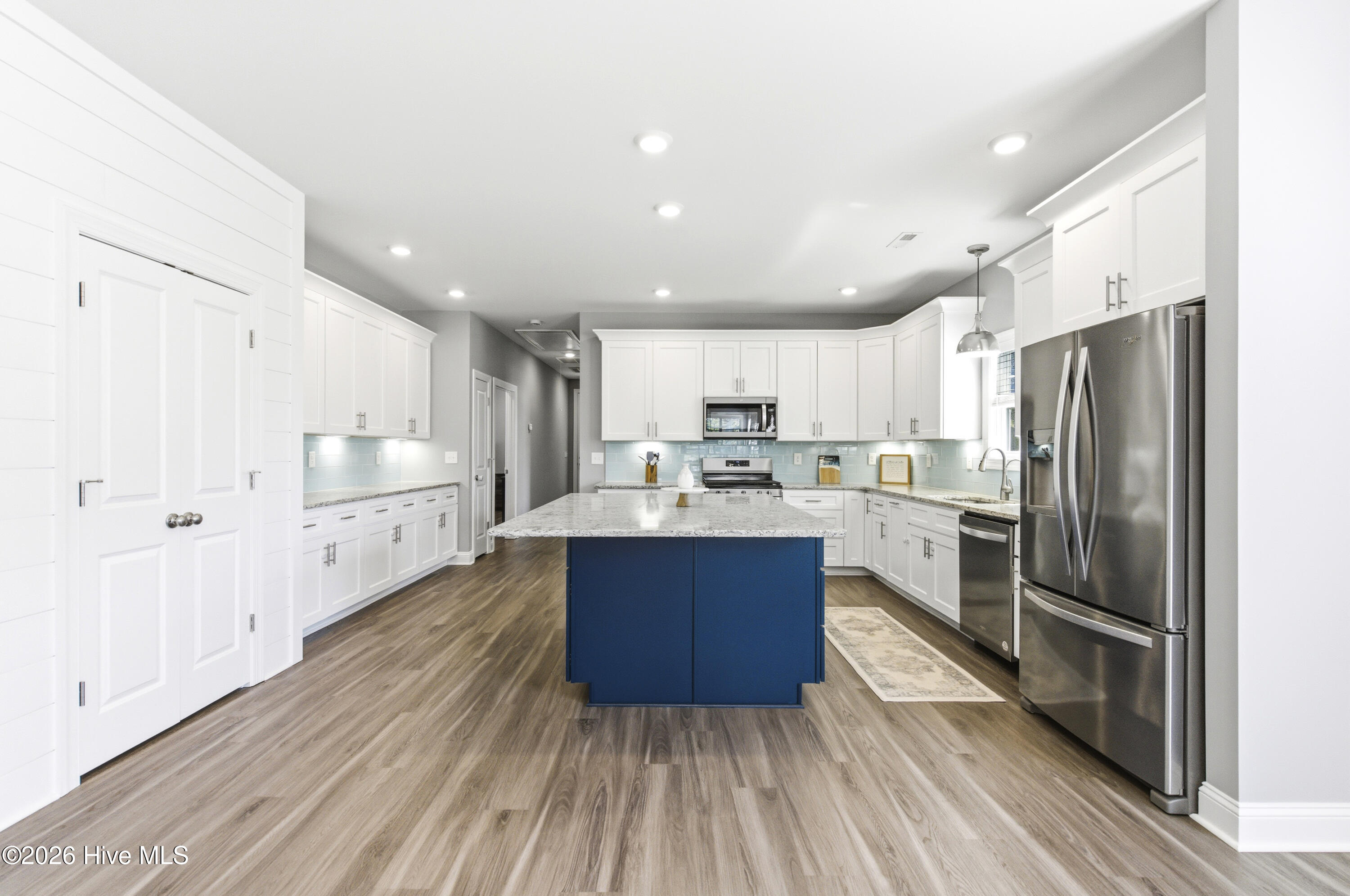 100568018 | Photo 22