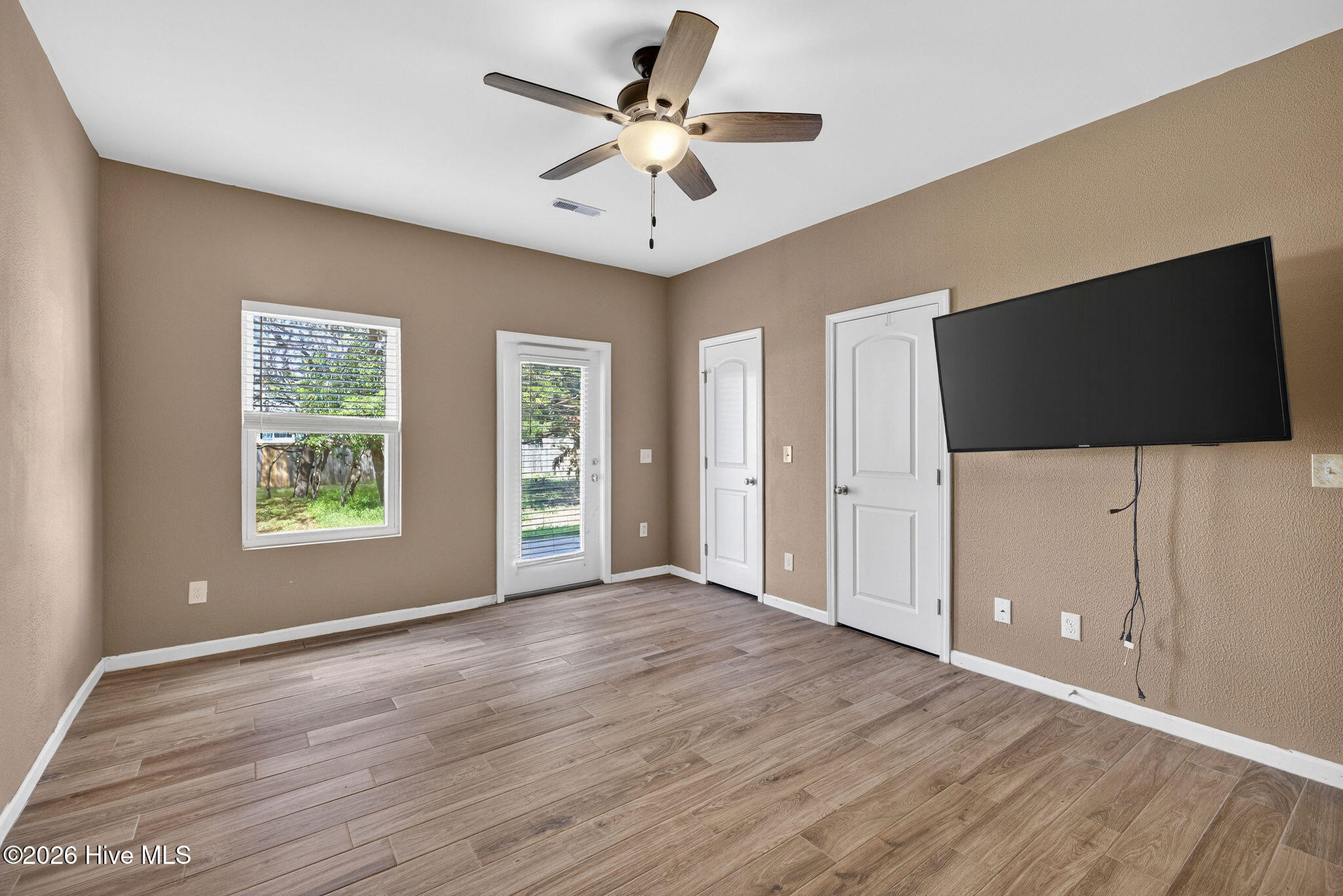 100563693 | Photo 13