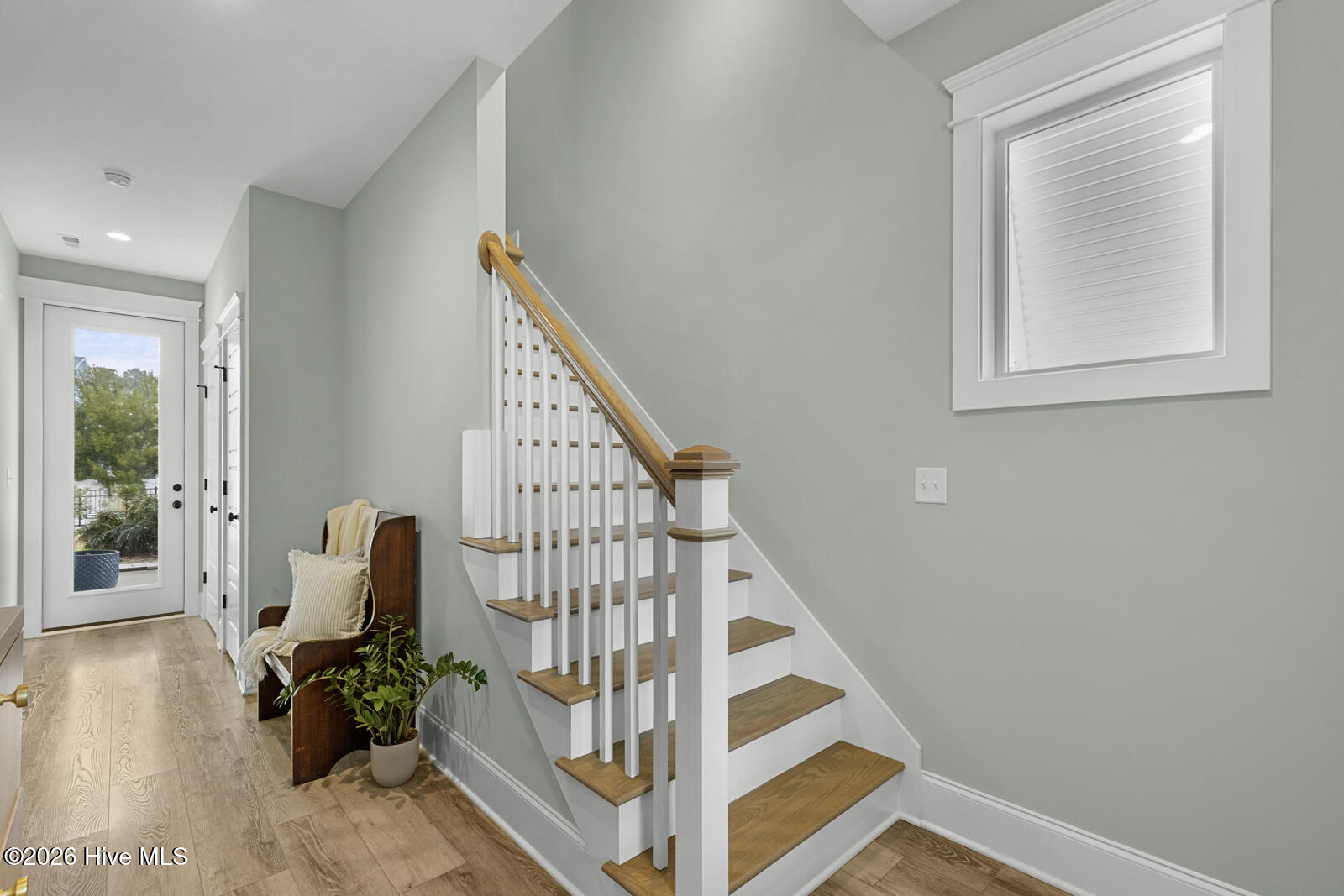 100557738 | Photo 50