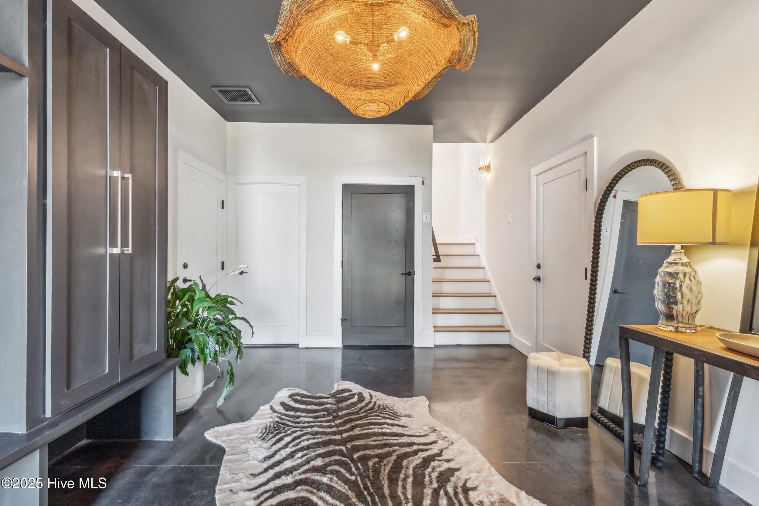 100541320 | Photo 85