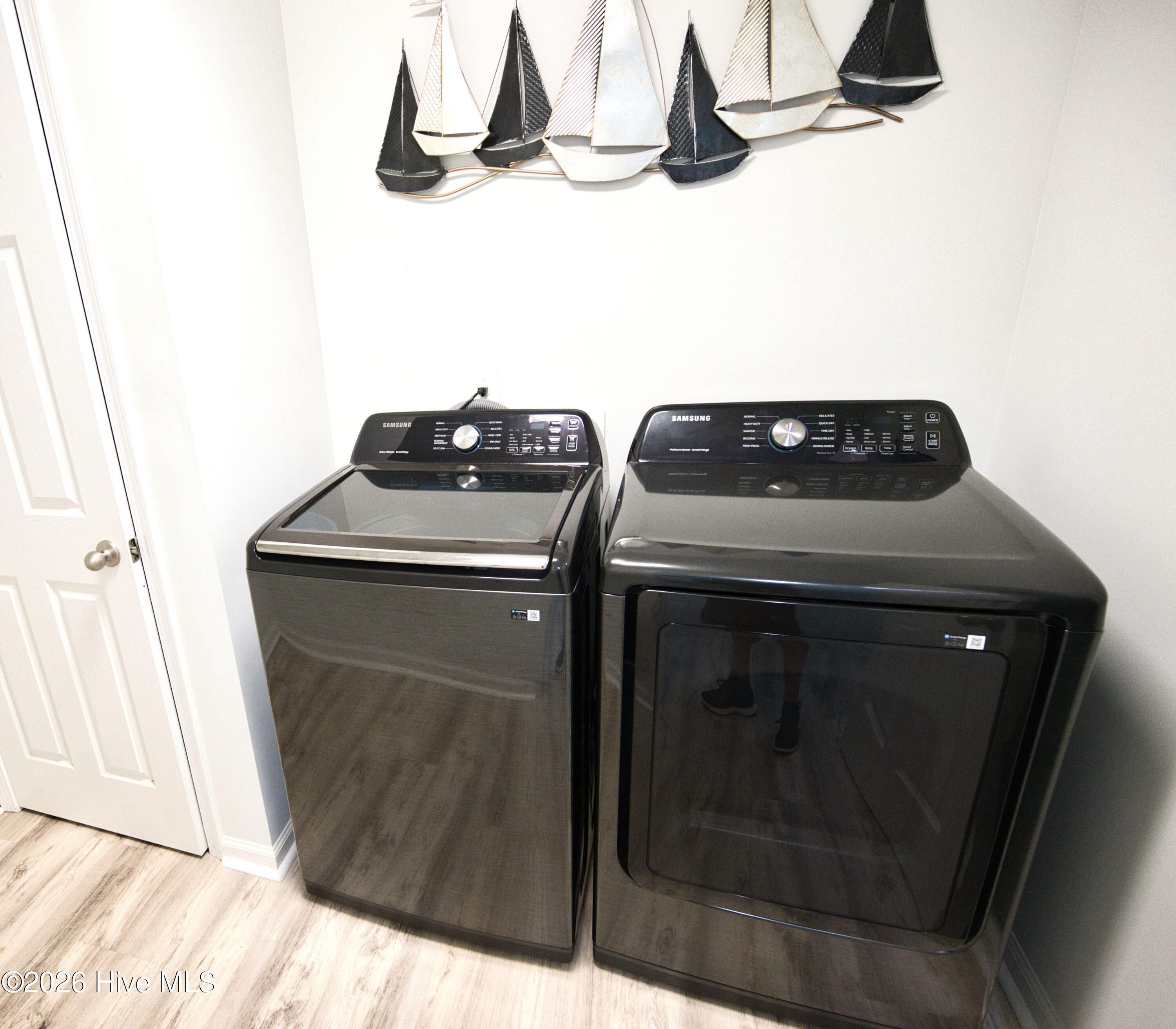 100569889 | Photo 48