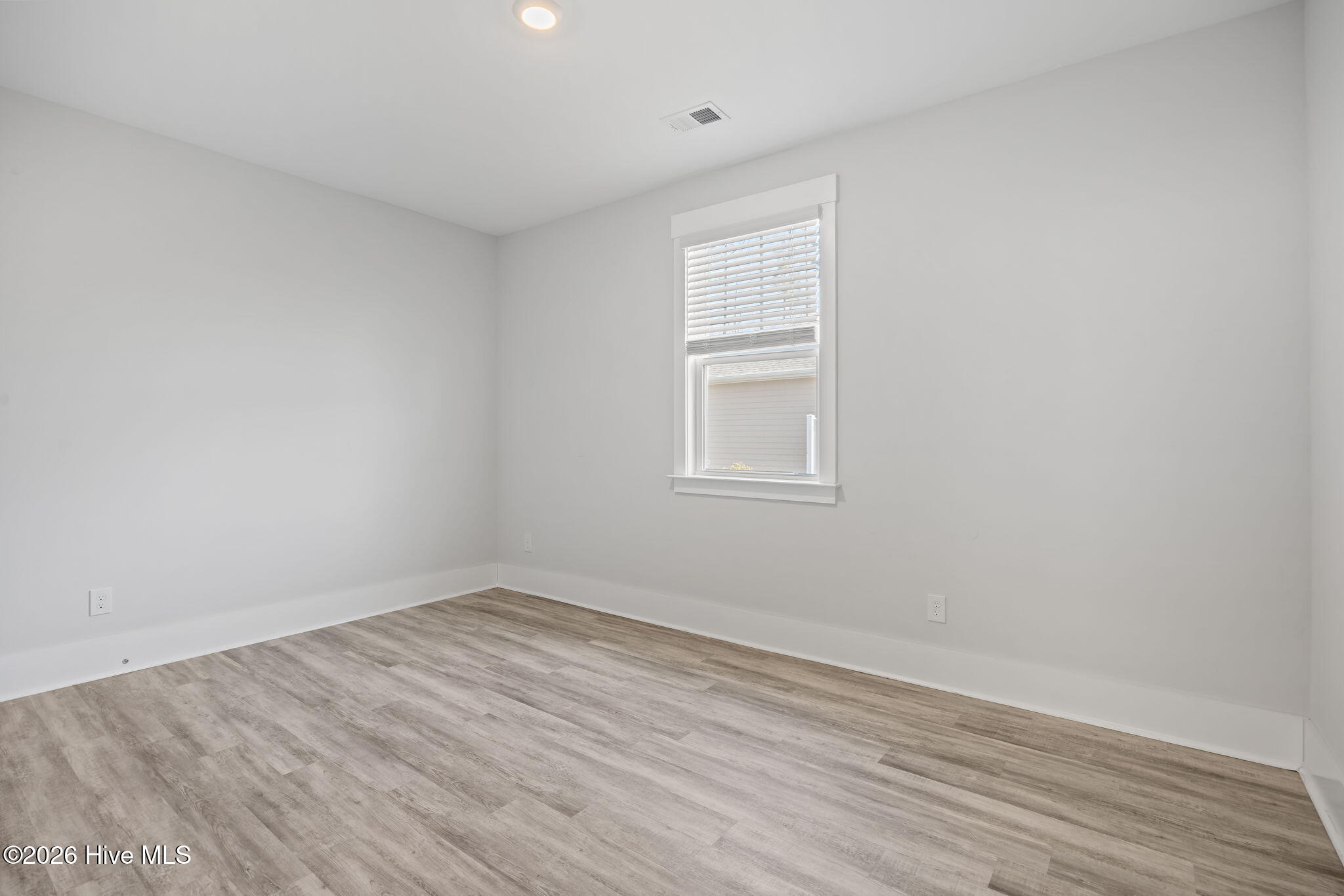 100563130 | Photo 12