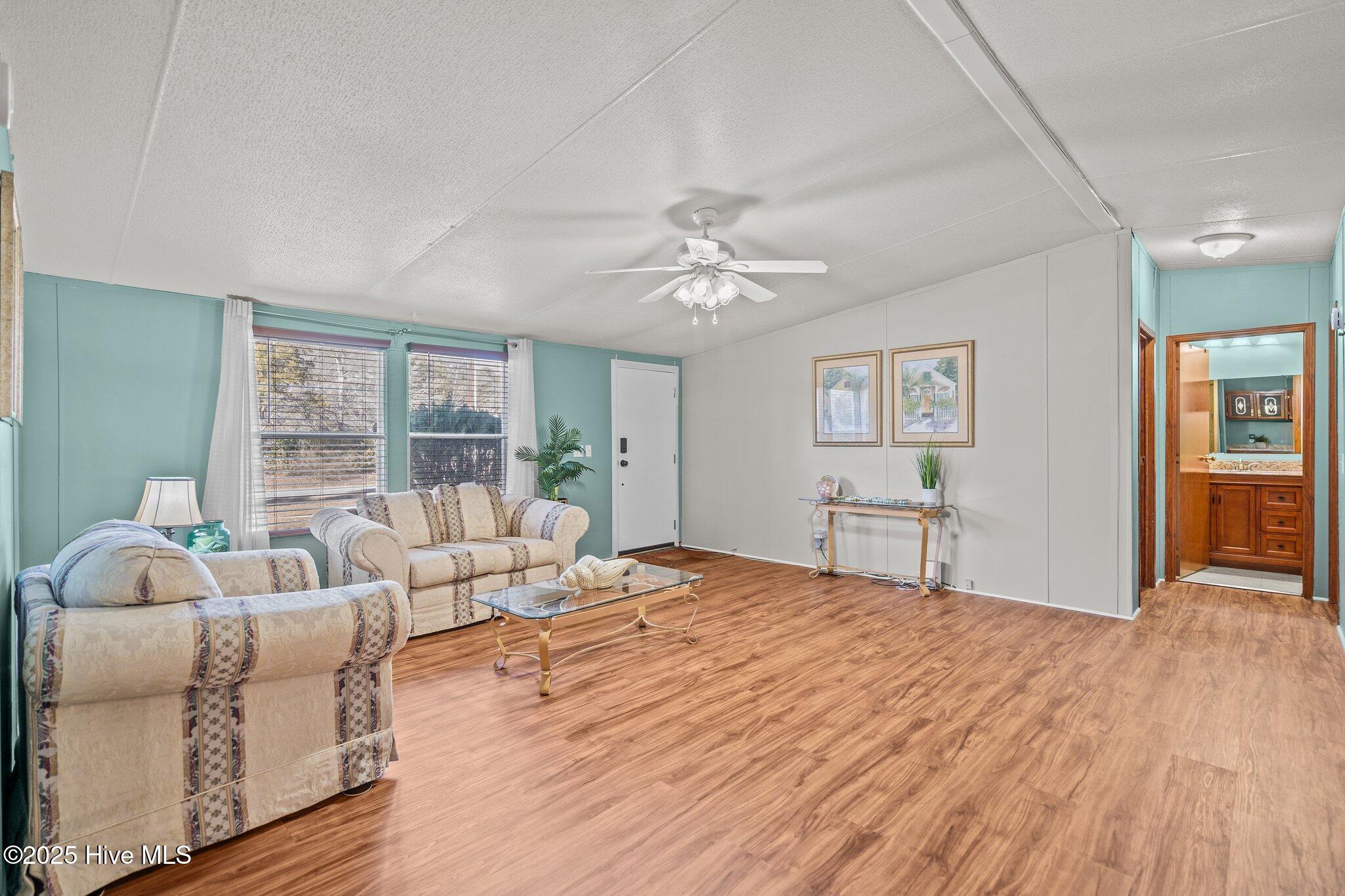 100564611 | Photo 11