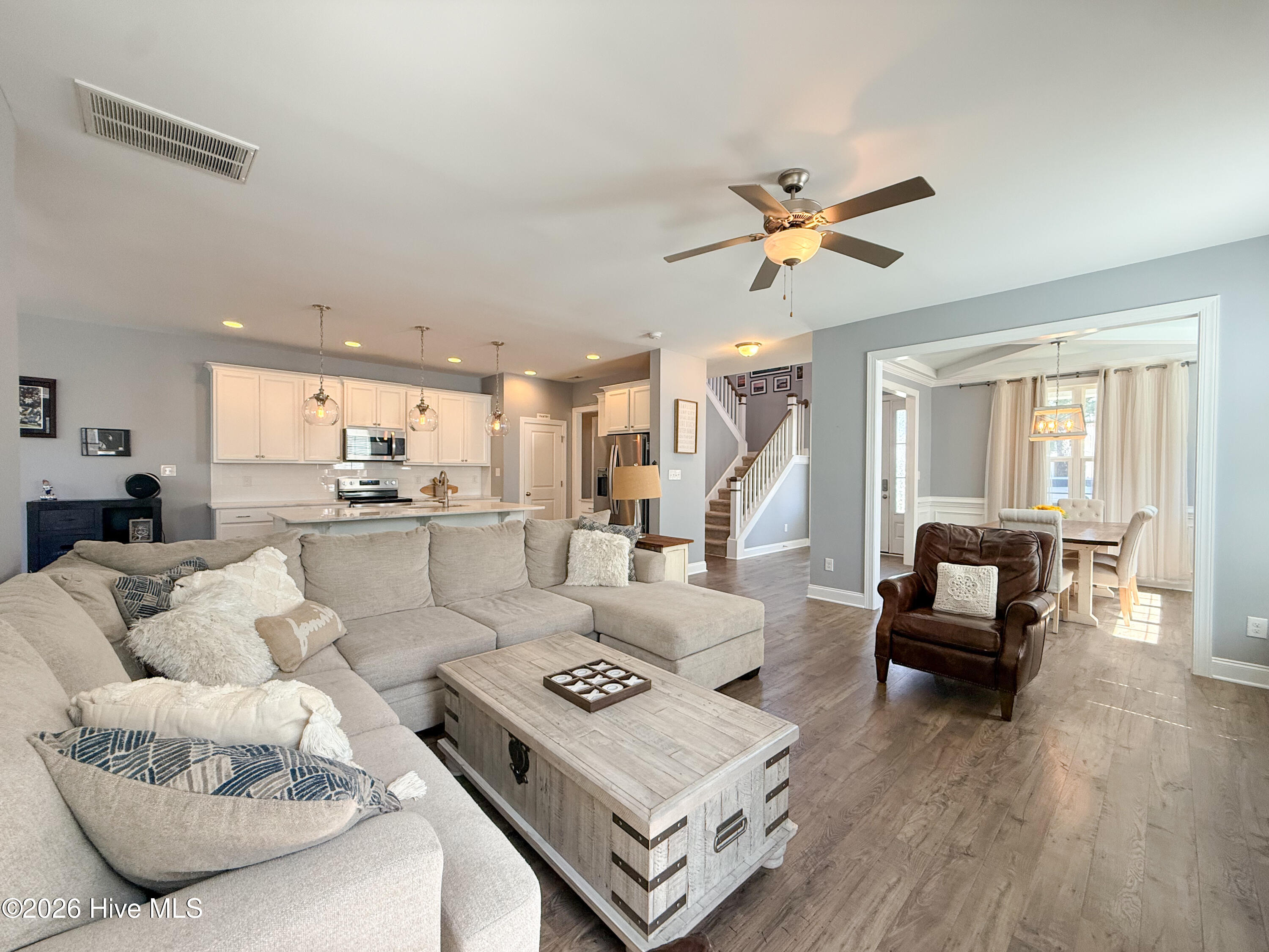 100569259 | Photo 19