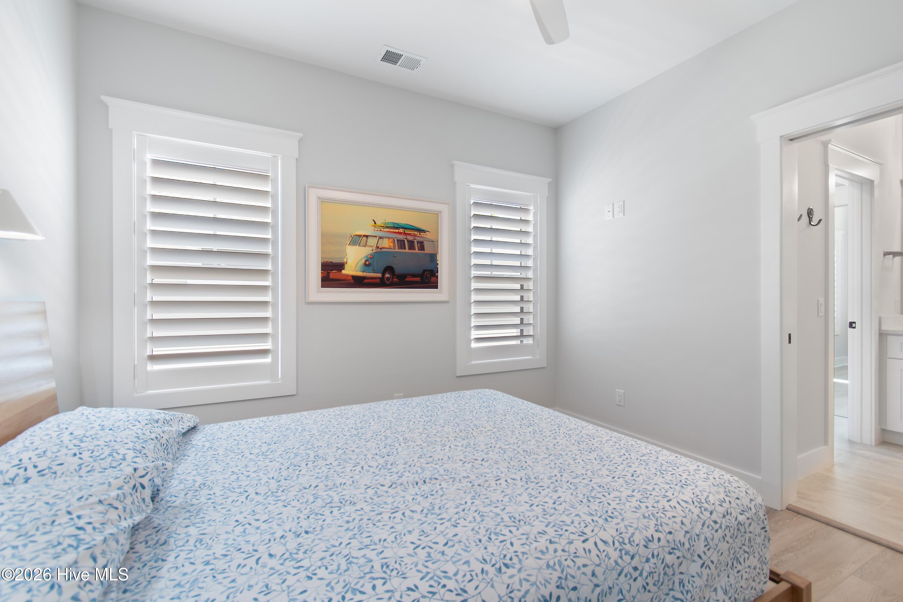 100567576 | Photo 26