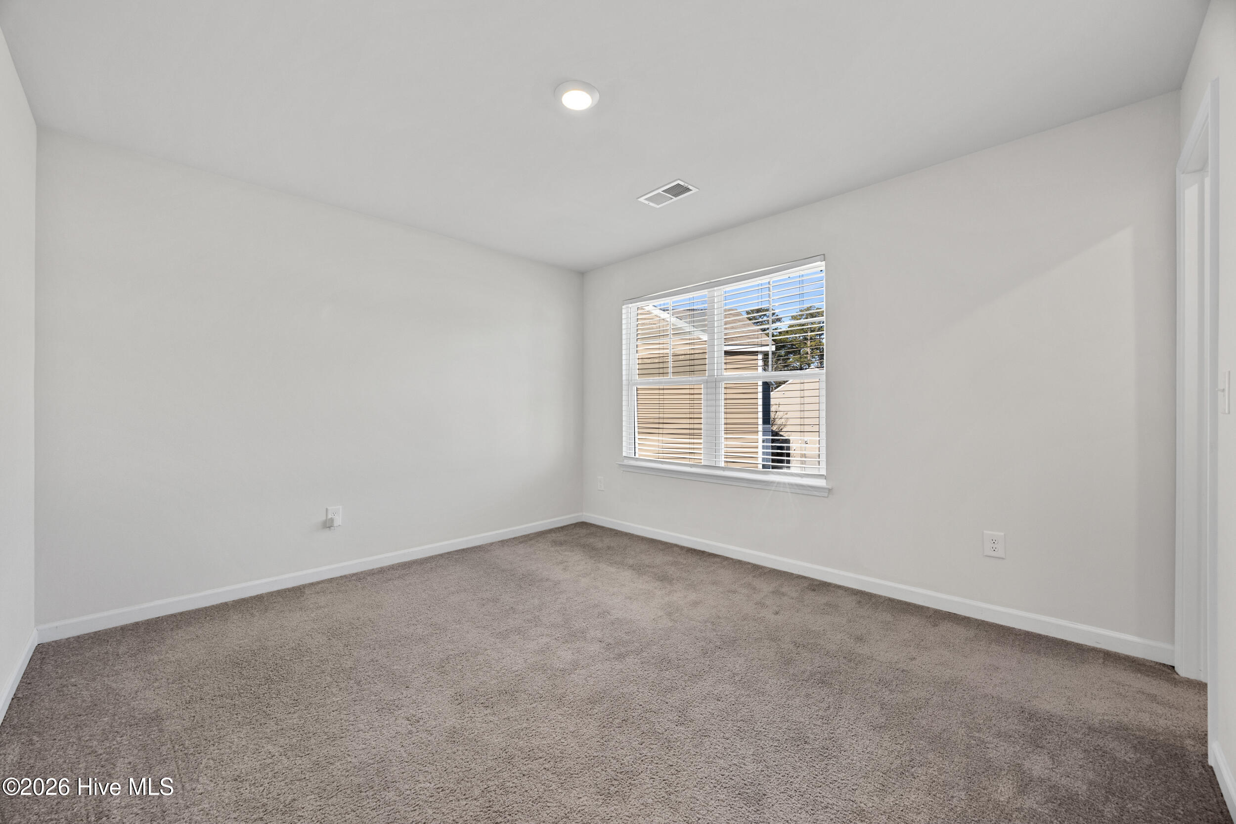 100553351 | Photo 24