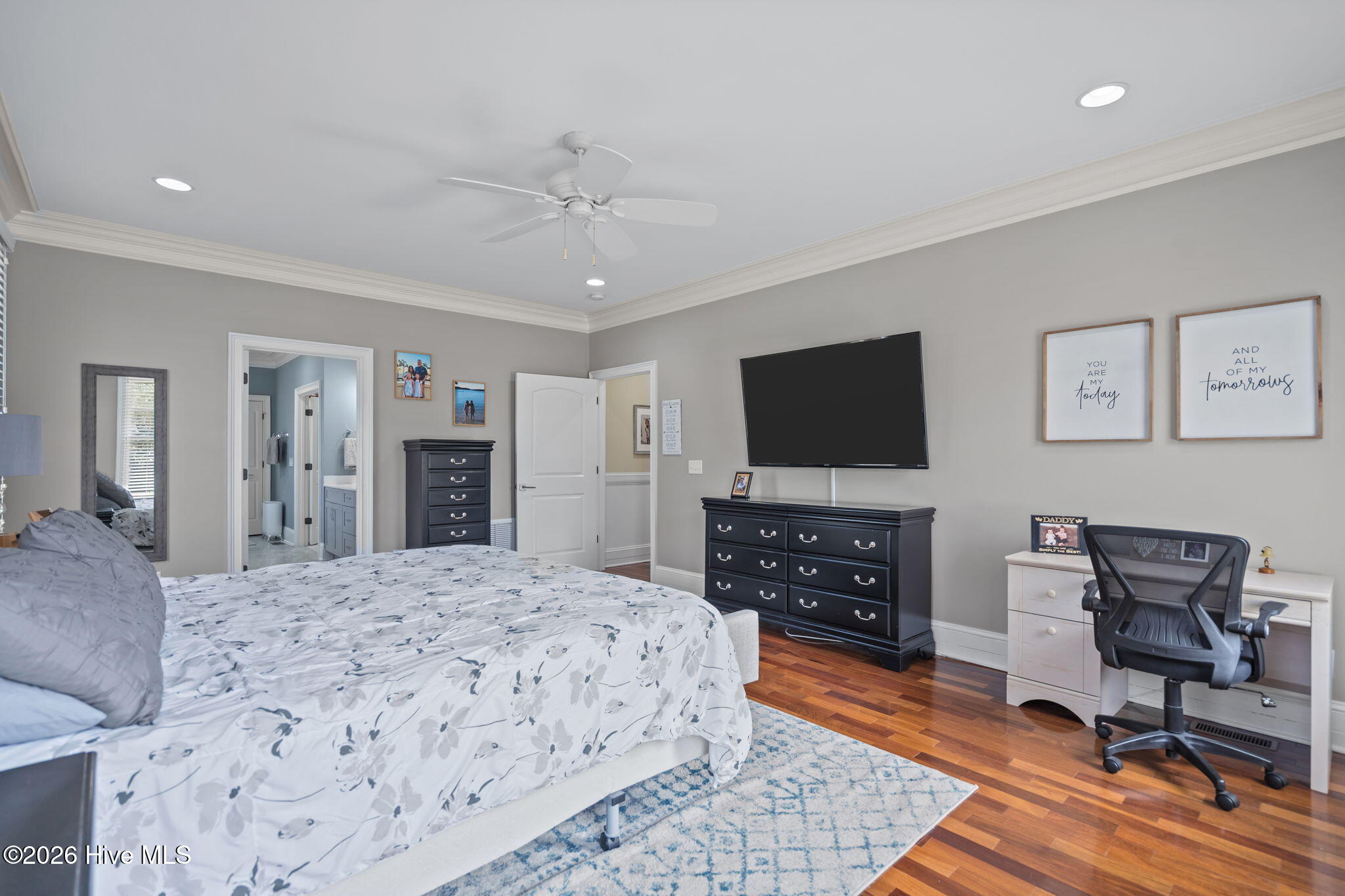 100561937 | Photo 40