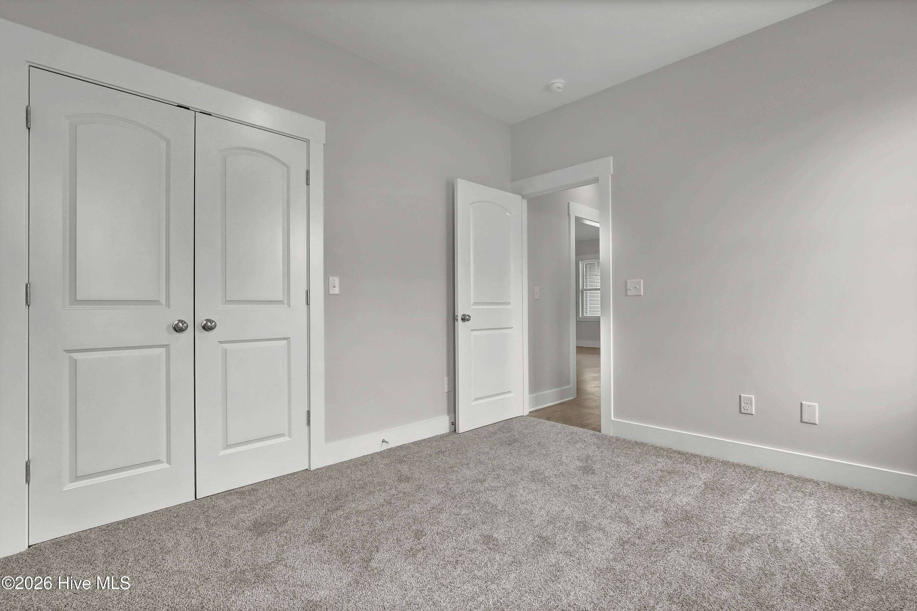 100534930 | Photo 18