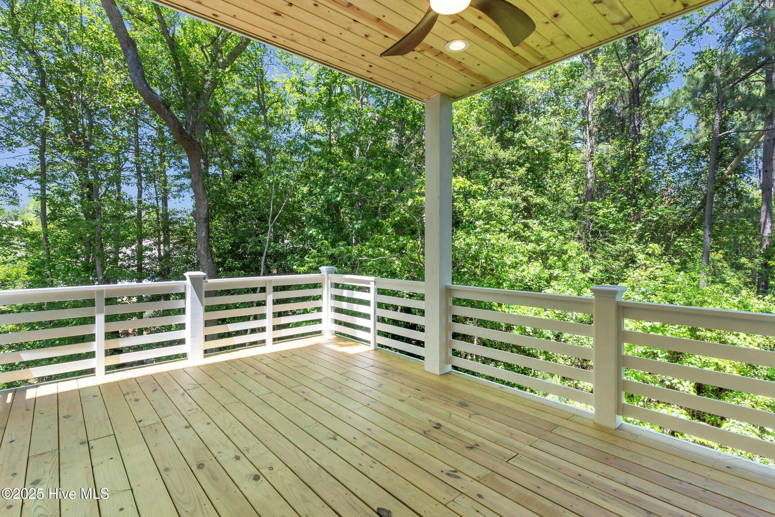 100501521 | Photo 18