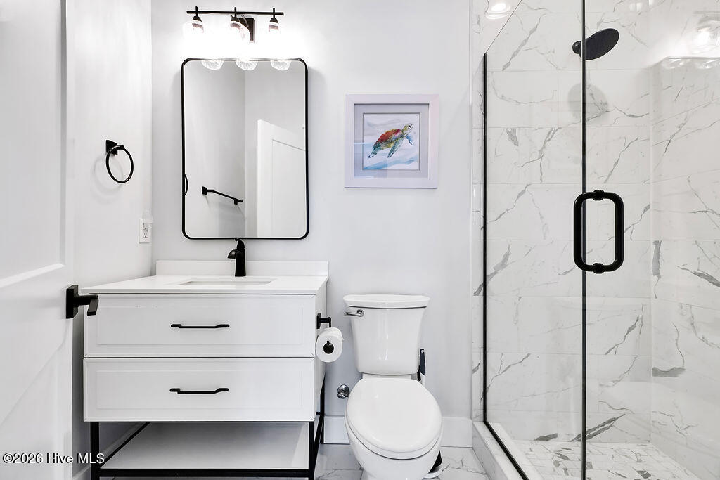 100560016 | Photo 17