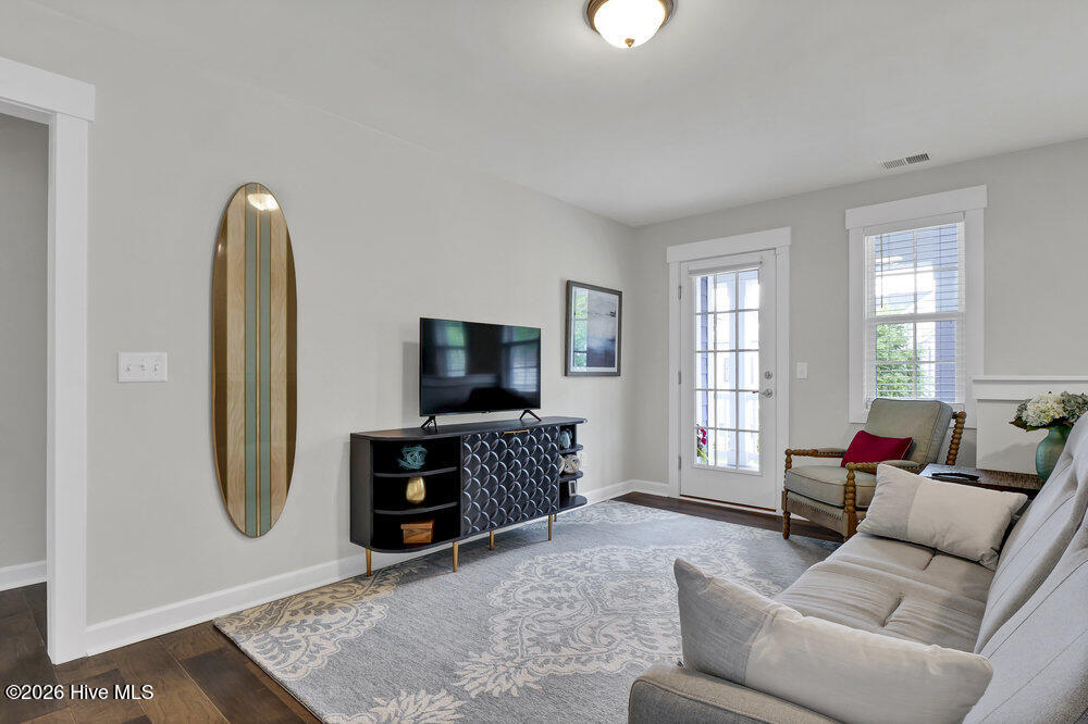 100558129 | Photo 31