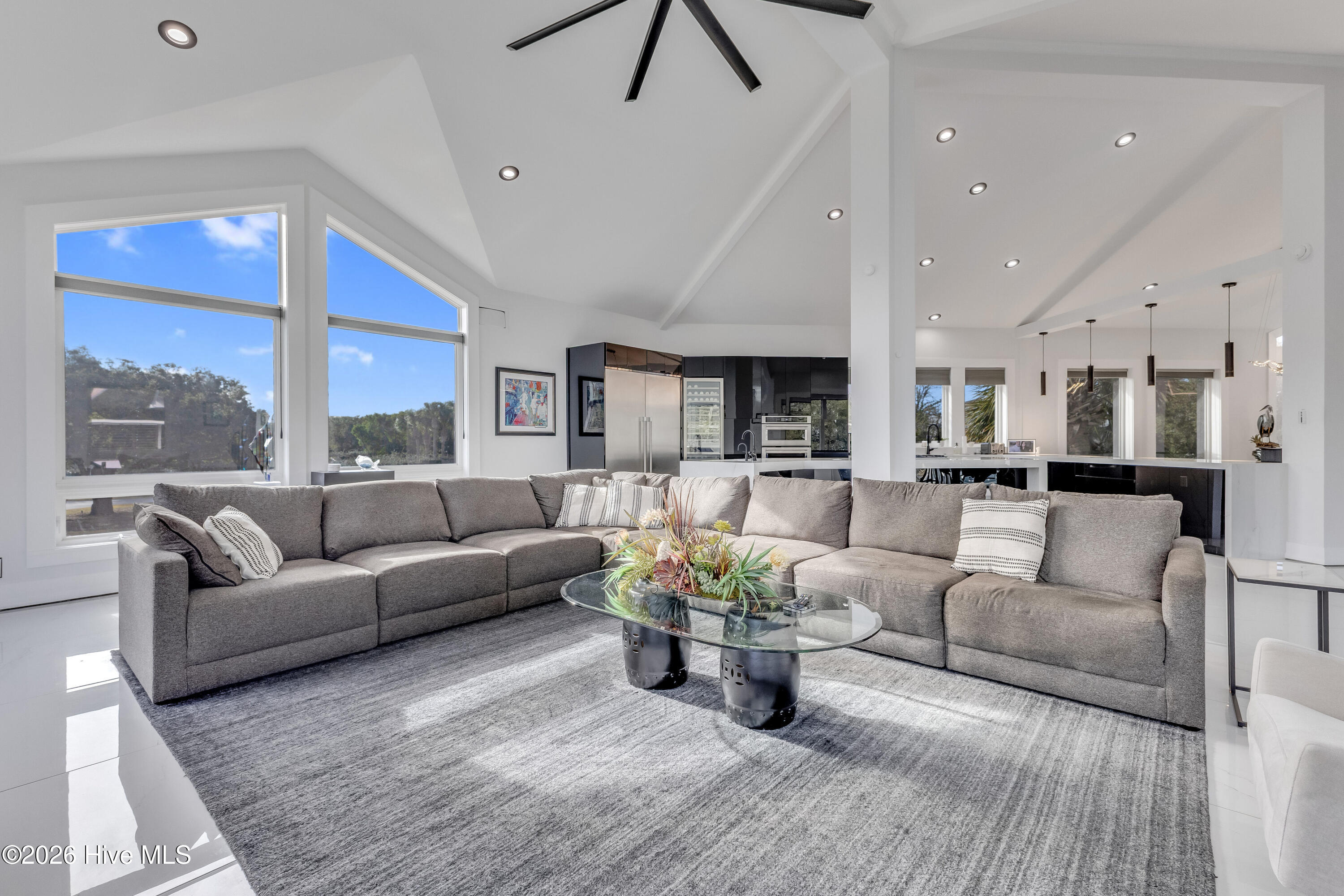 100559856 | Photo 19