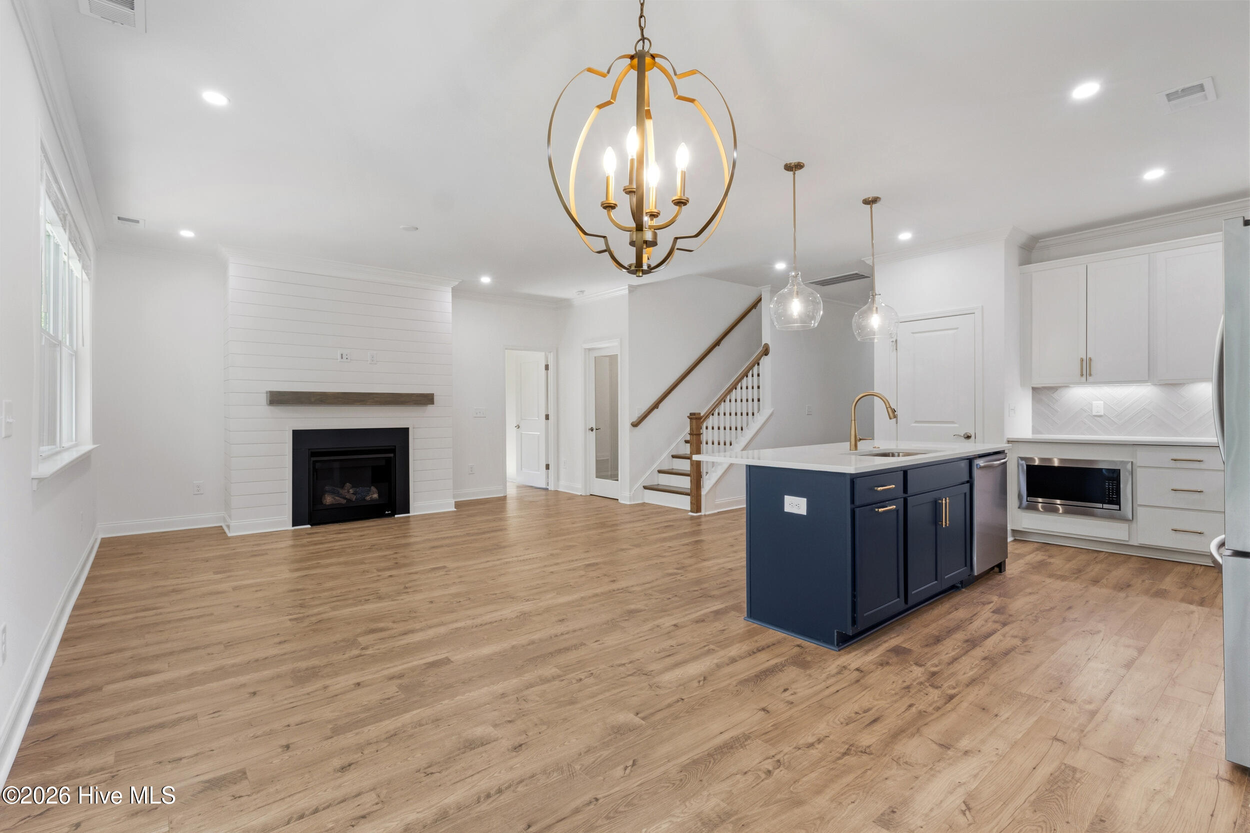 100567721 | Photo 21