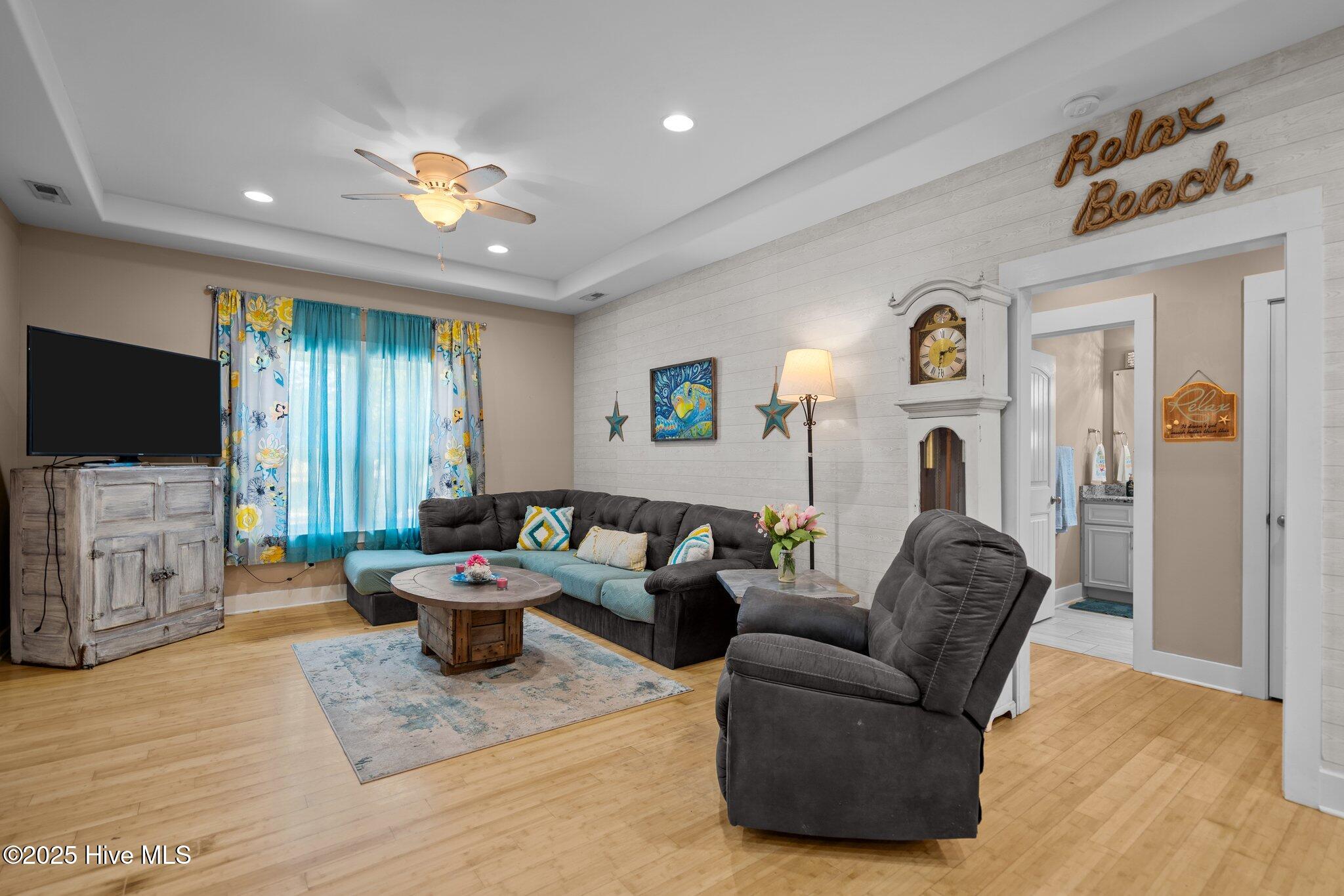 100516746 | Photo 12