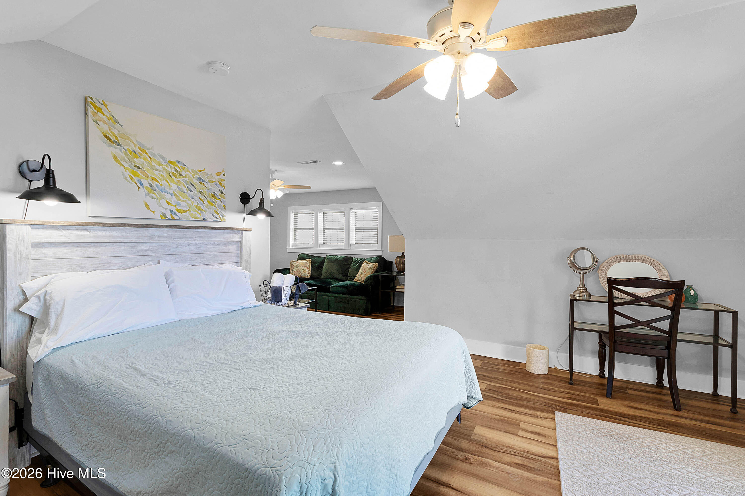 100550780 | Photo 51