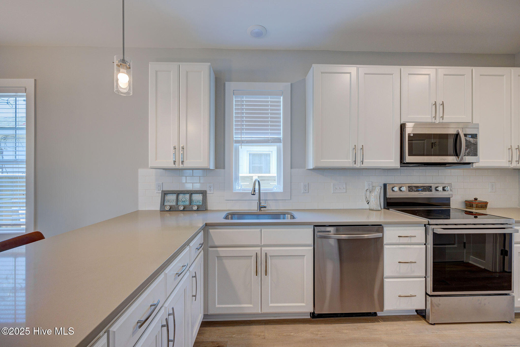 100521175 | Photo 12