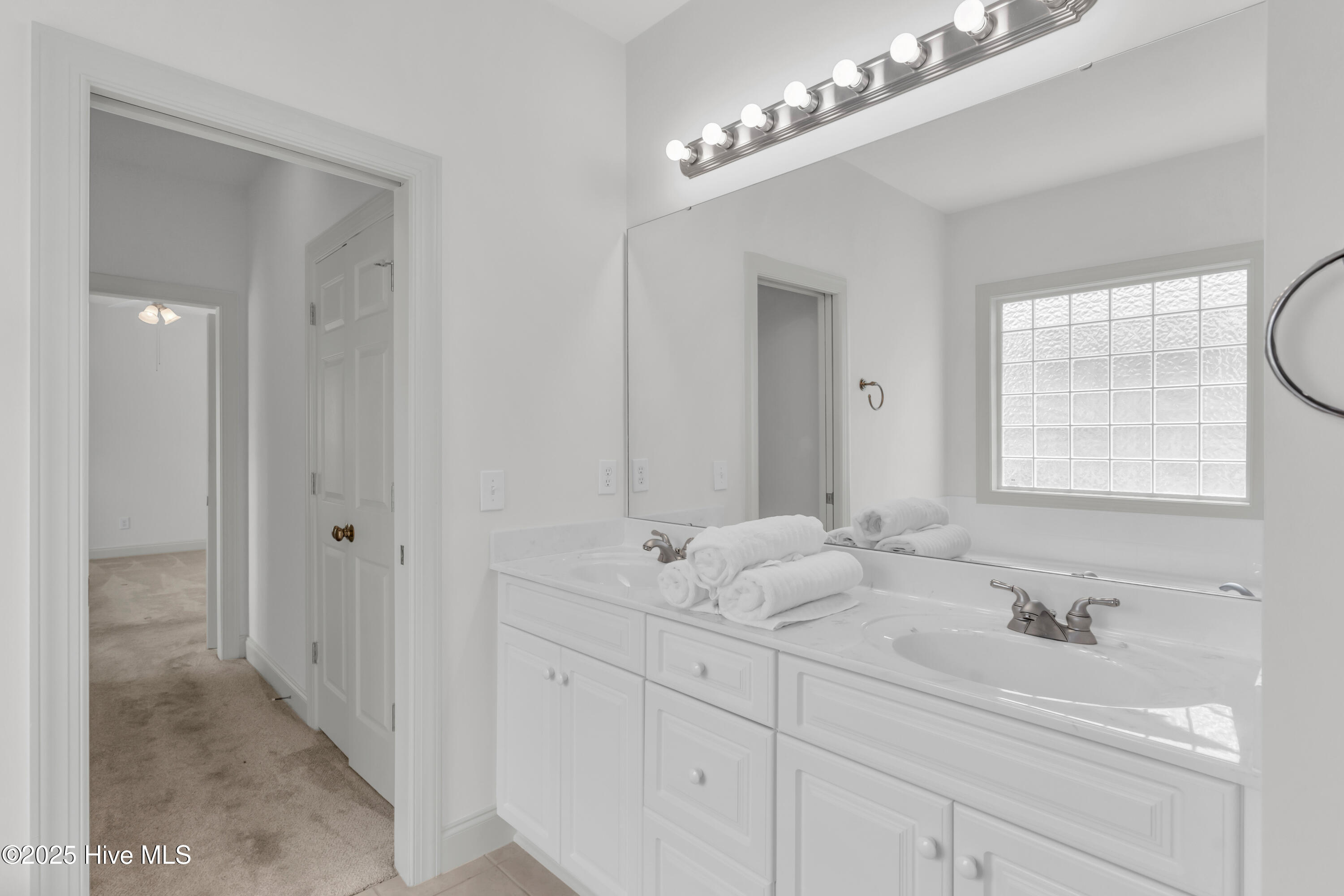 100523896 | Photo 25