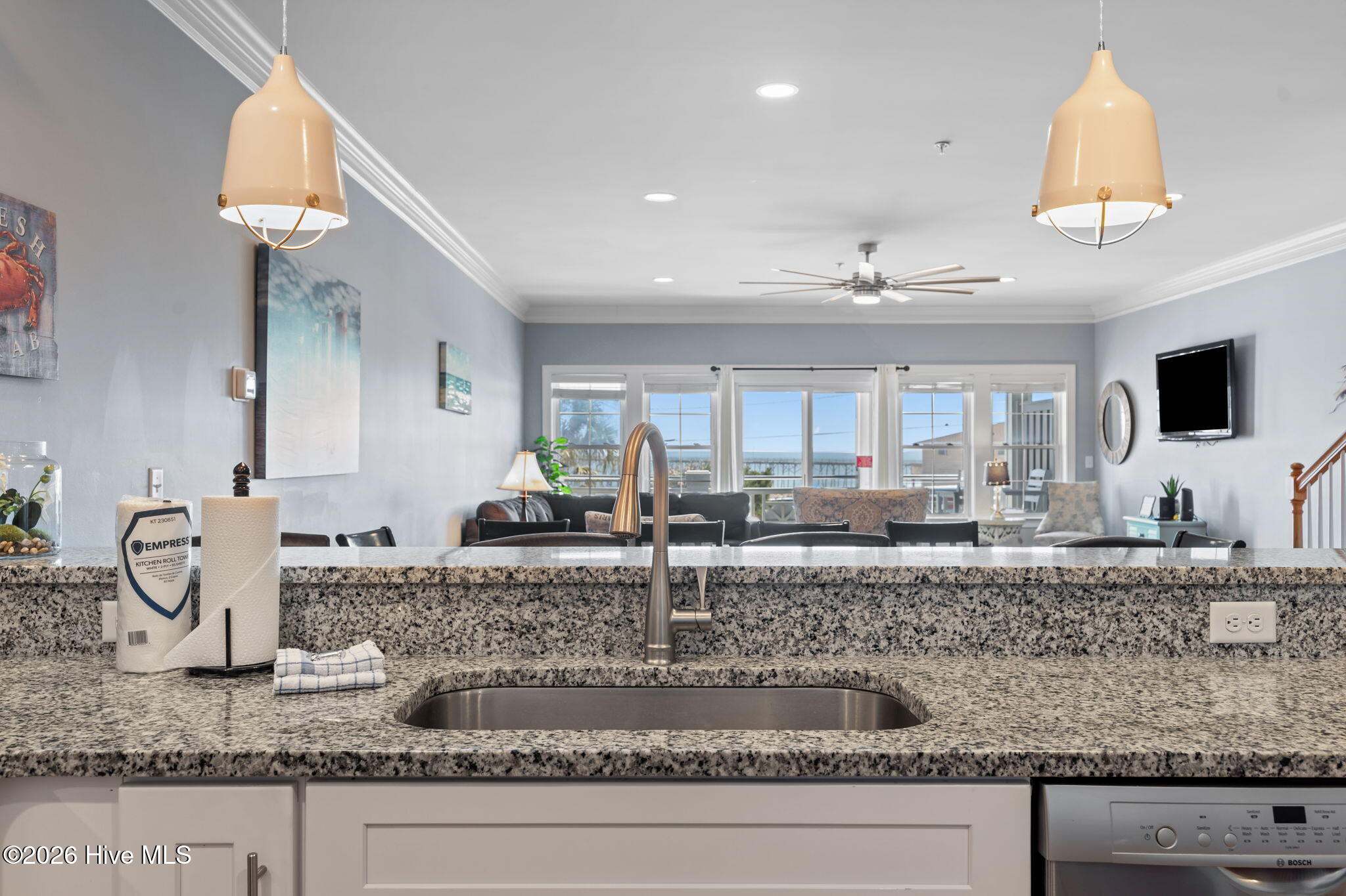 100530858 | Photo 19