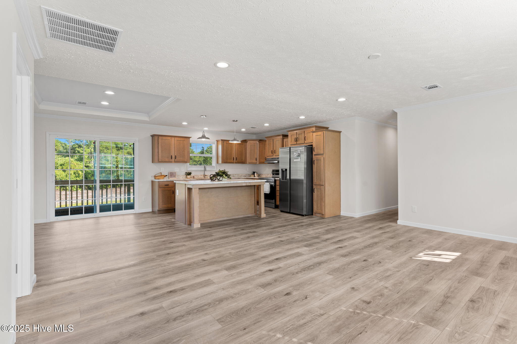 100542525 | Photo 11