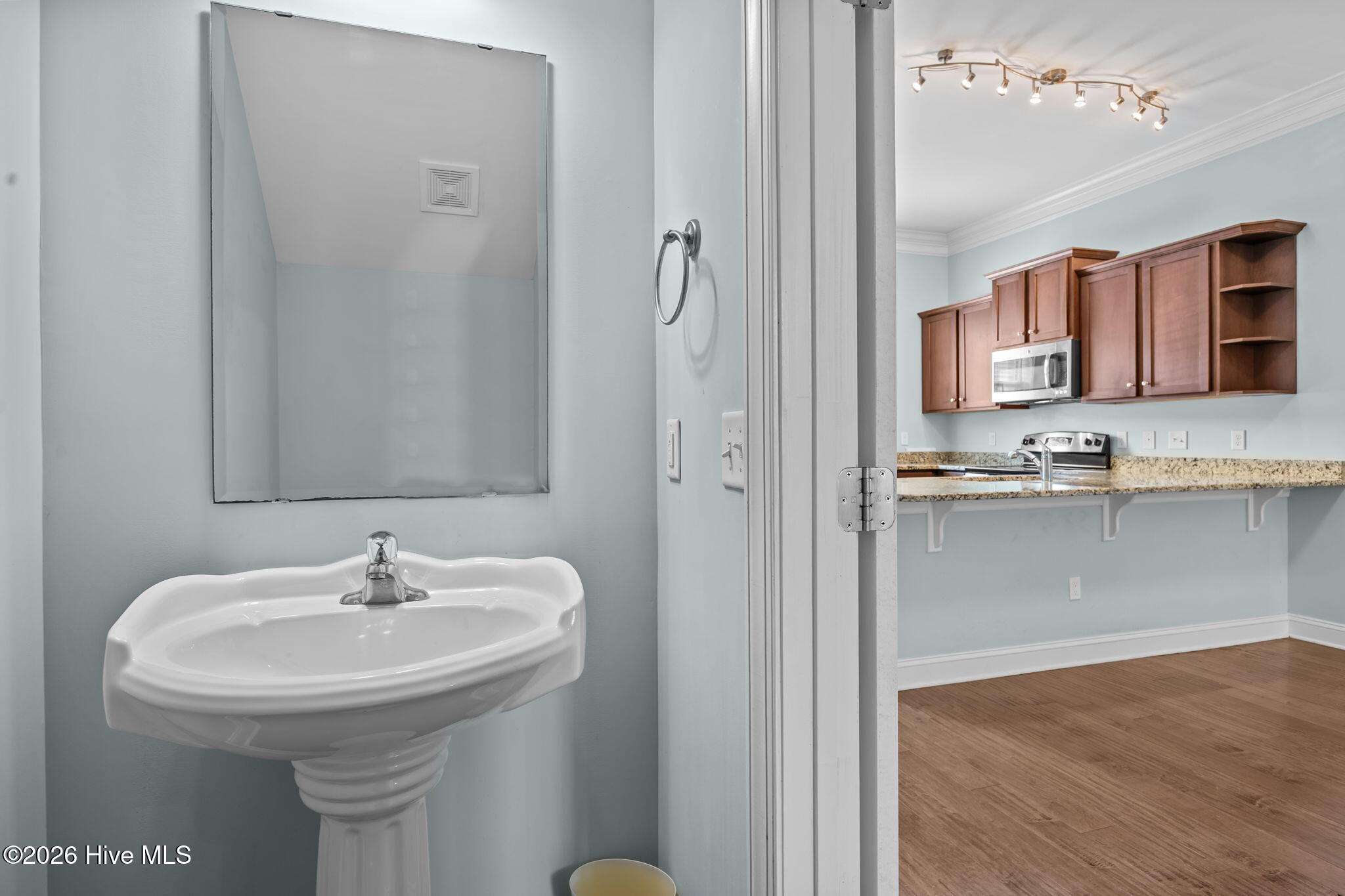 100560490 | Photo 11