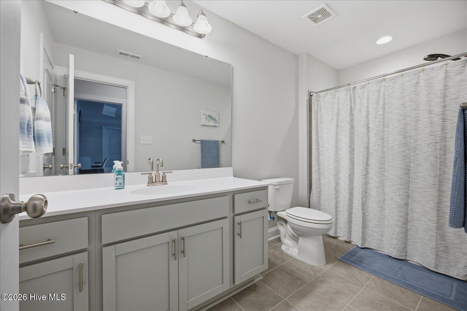 100564779 | Photo 35