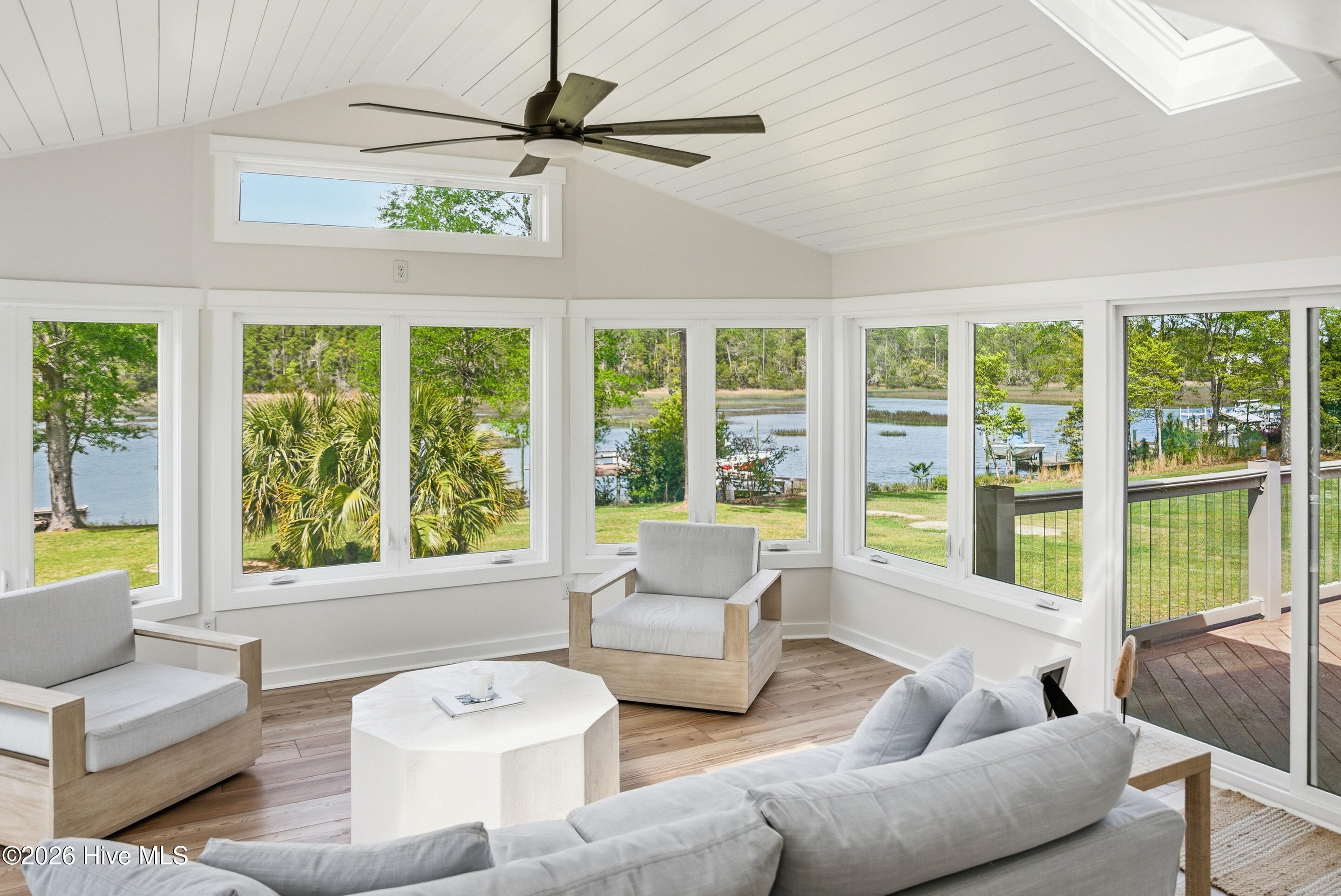 100556349 | Photo 11