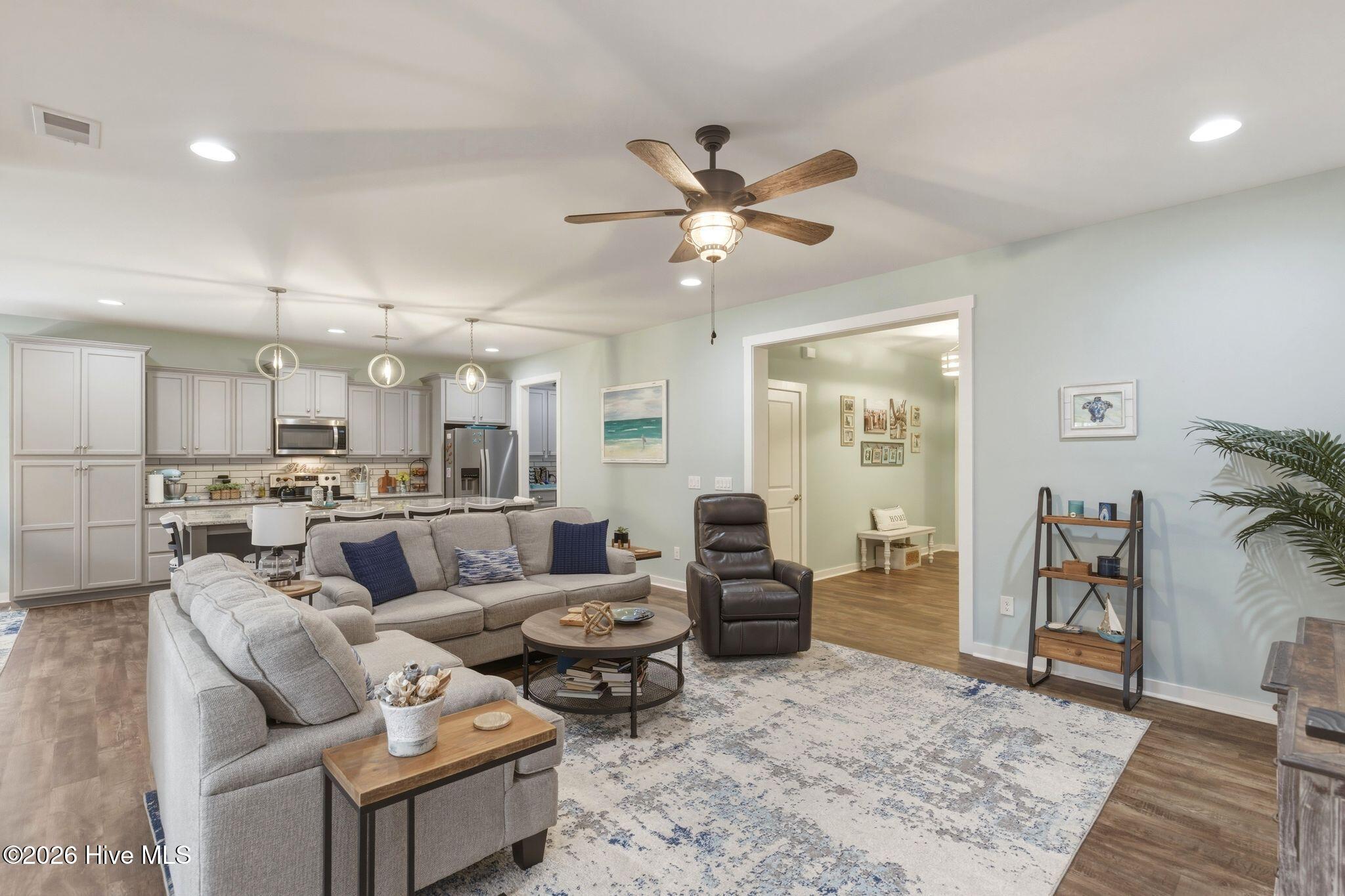 100560702 | Photo 31