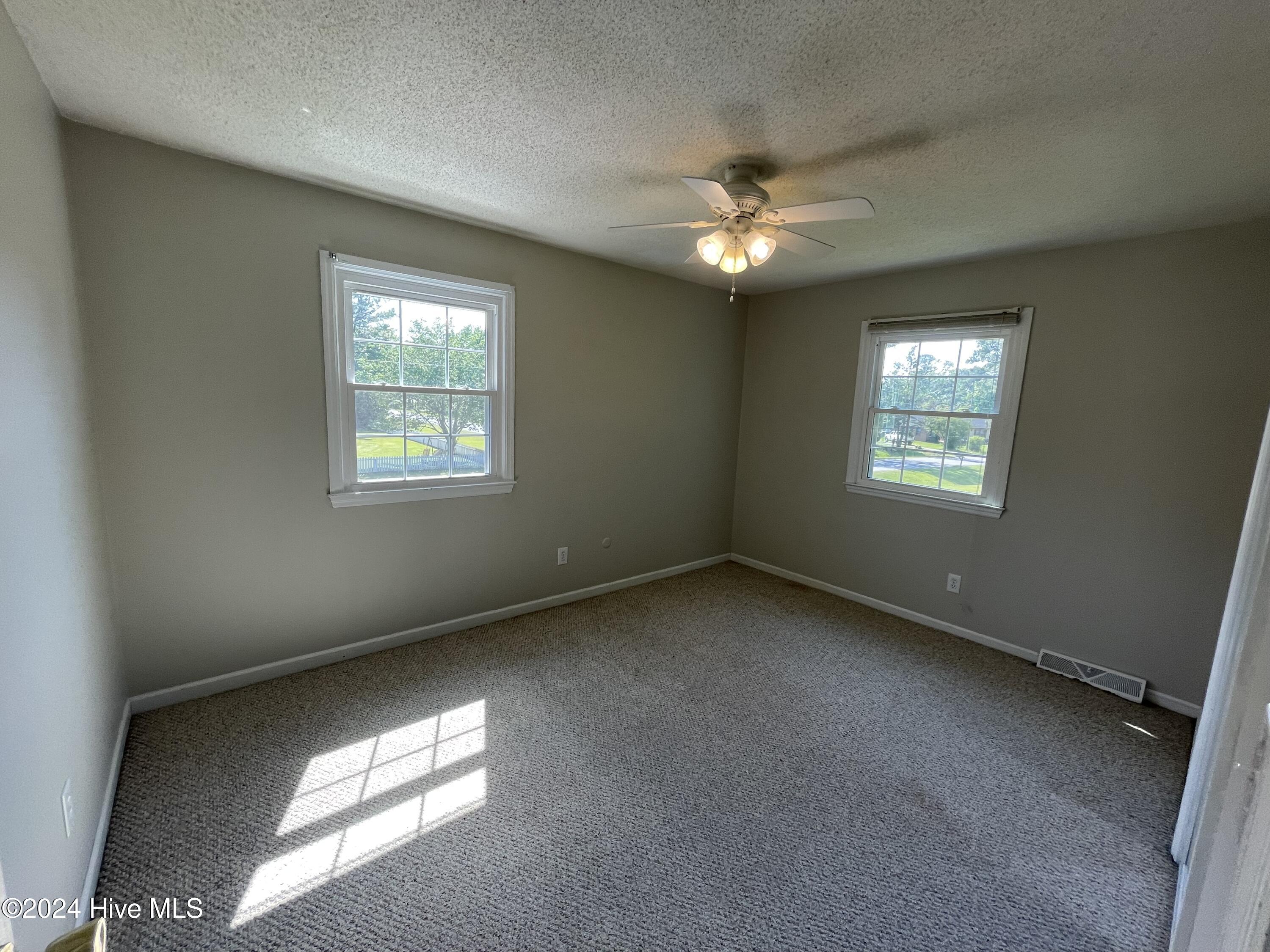 100549499 | Photo 13