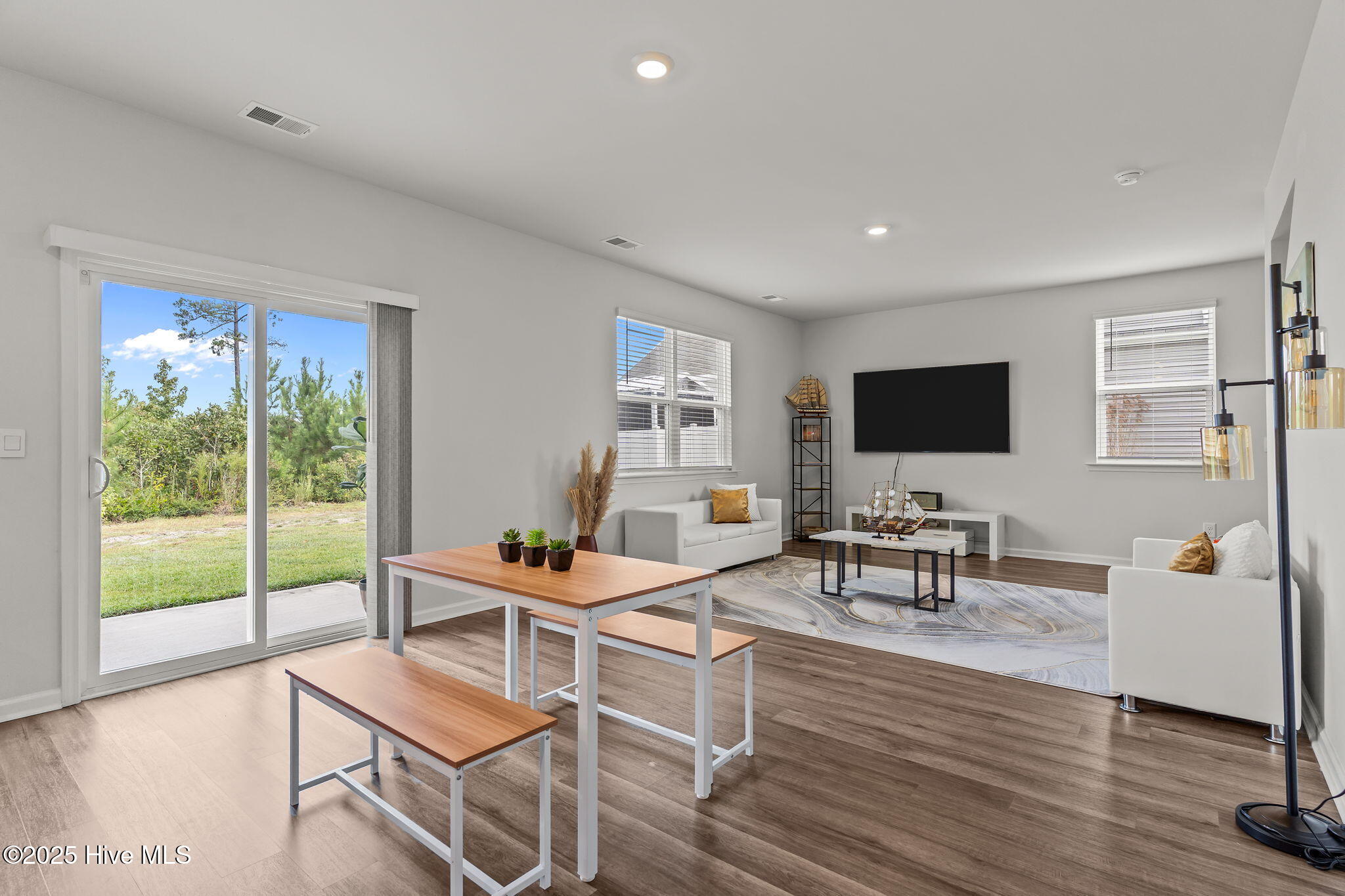 100526308 | Photo 10