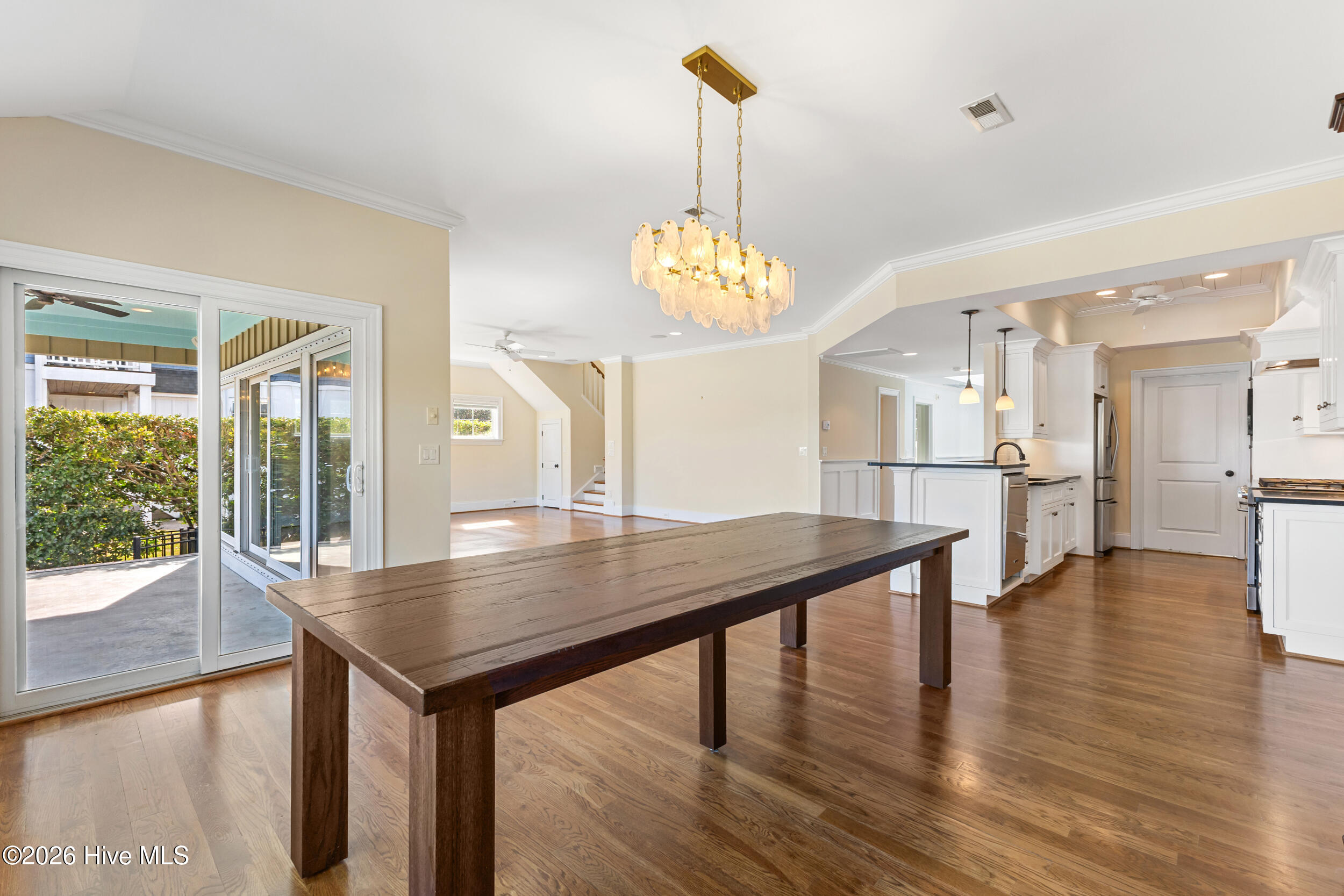 100561690 | Photo 29