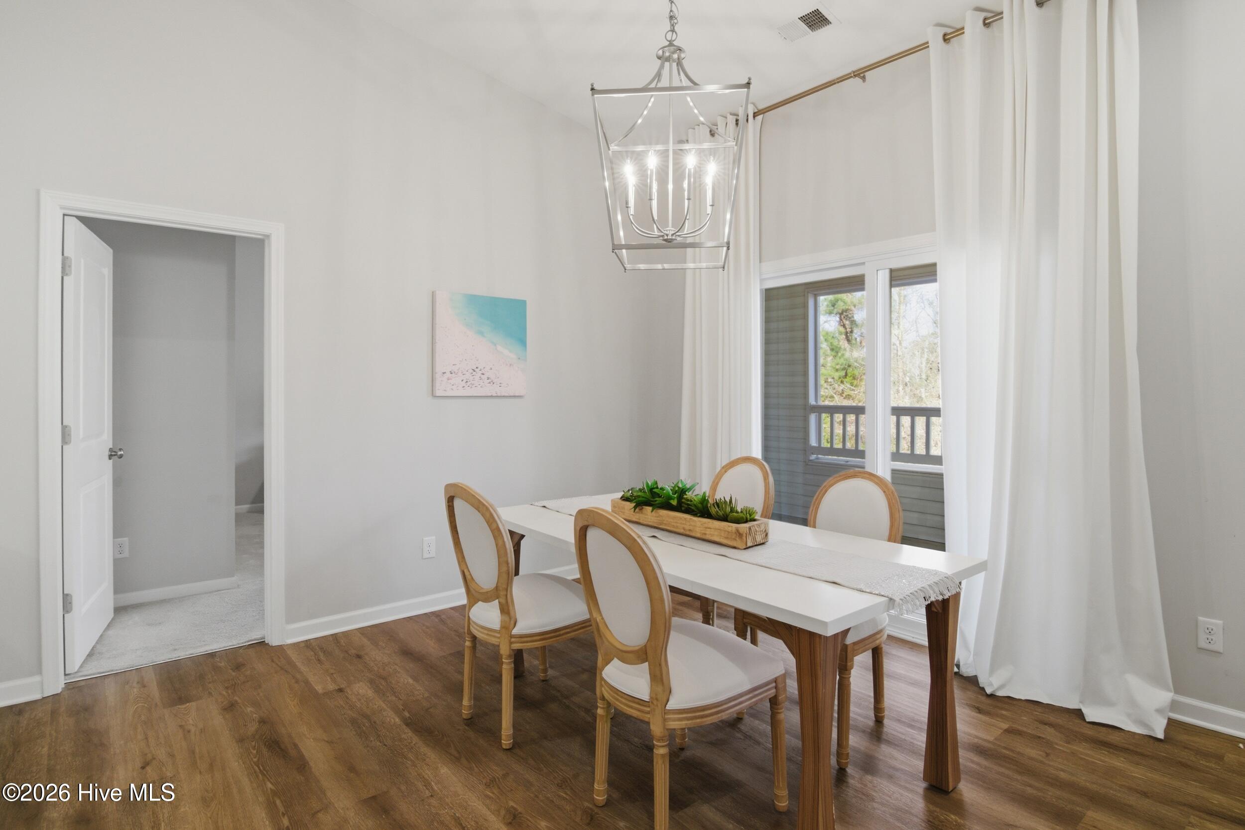 100552739 | Photo 12