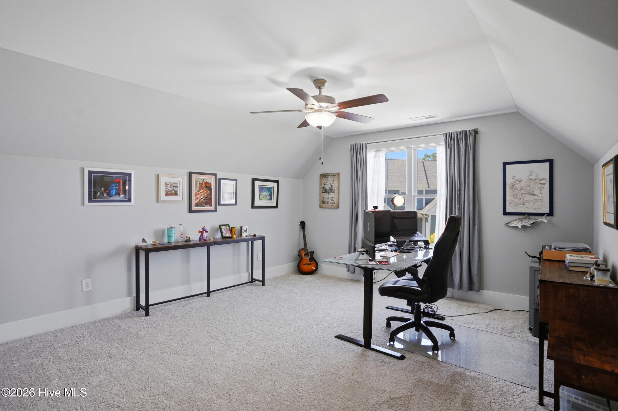 100565471 | Photo 36