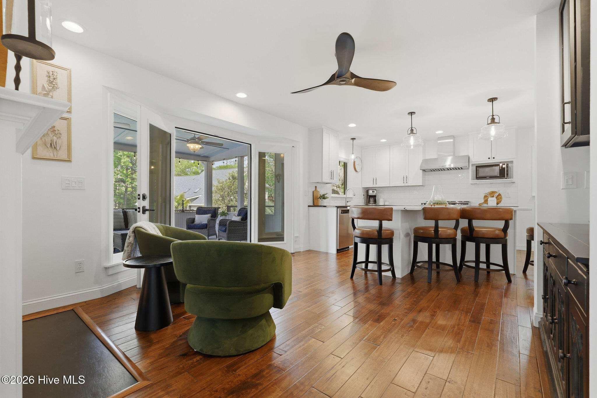 100567317 | Photo 28