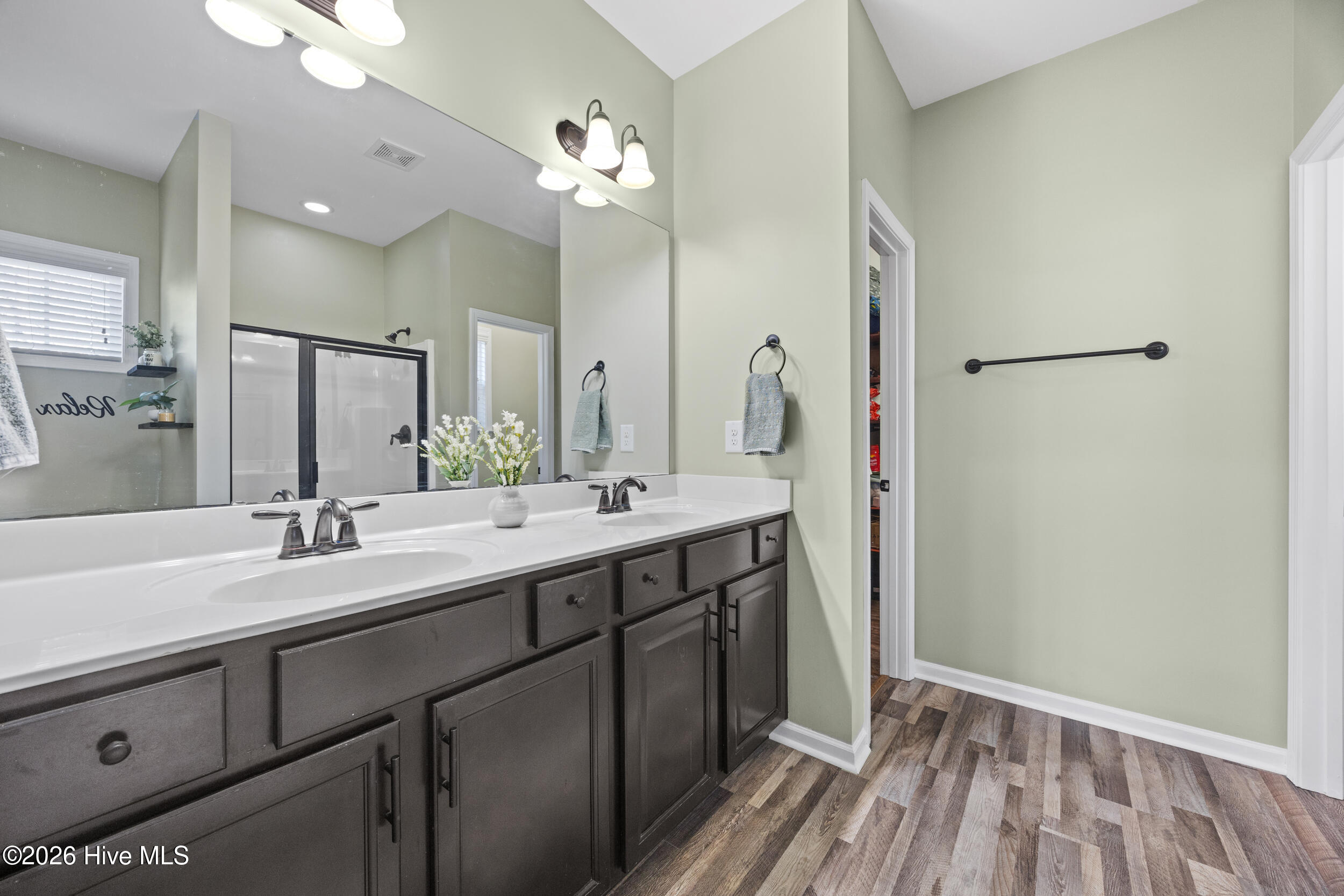 100549248 | Photo 28