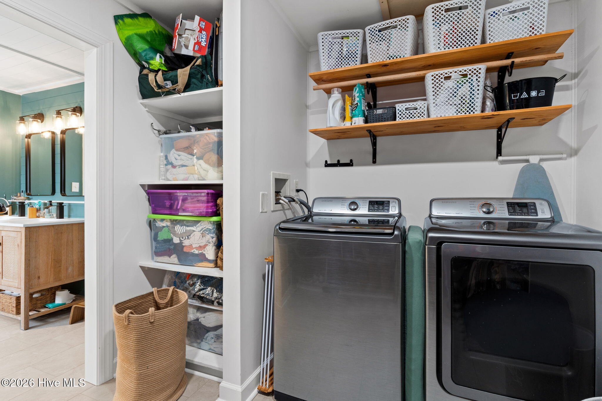 100560277 | Photo 25