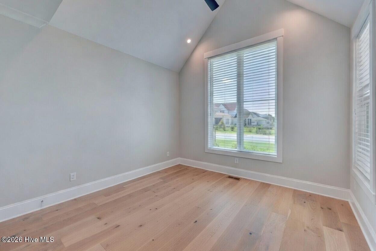 100531036 | Photo 24