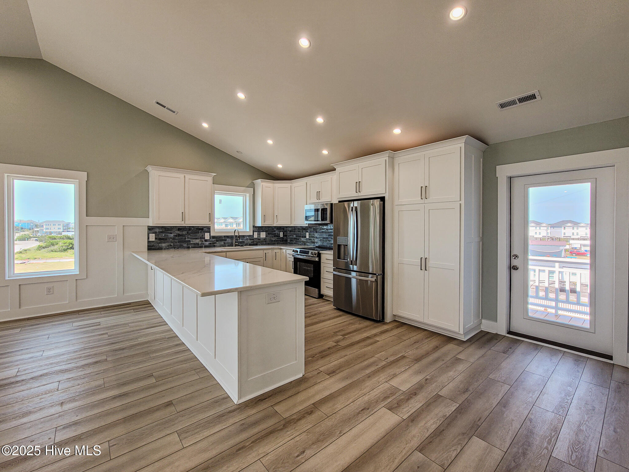 100517147 | Photo 12