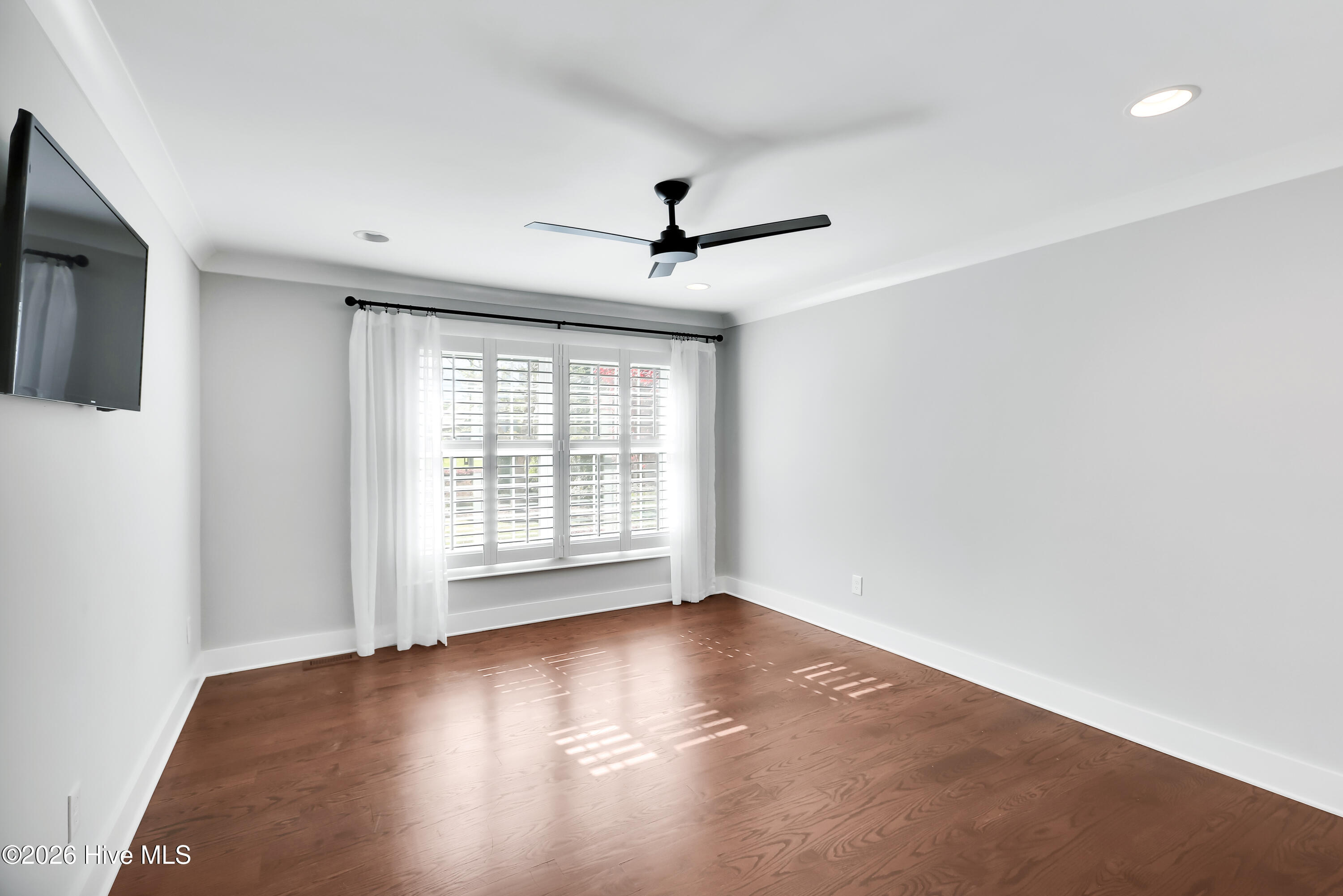 100565189 | Photo 17