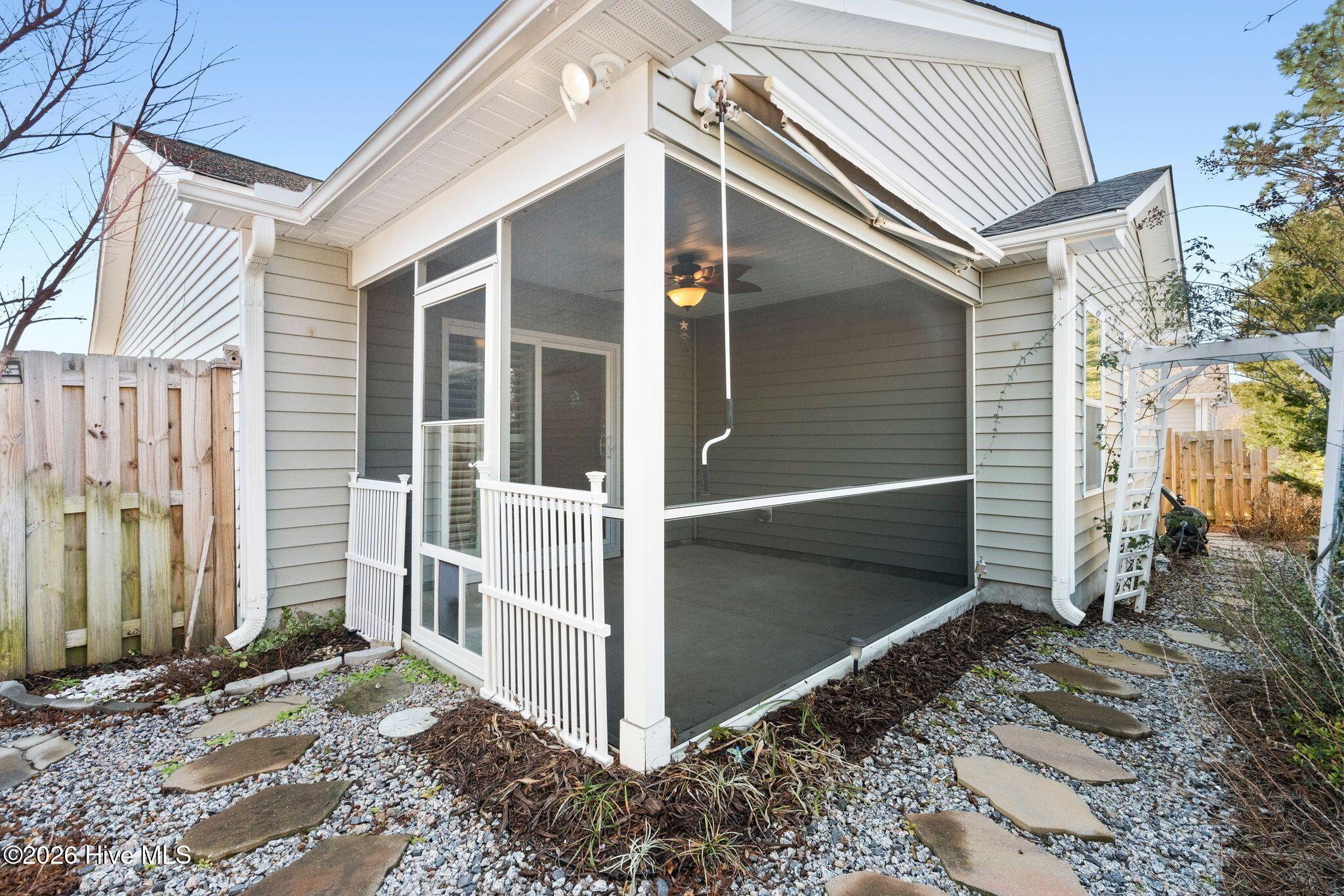 100564909 | Photo 18