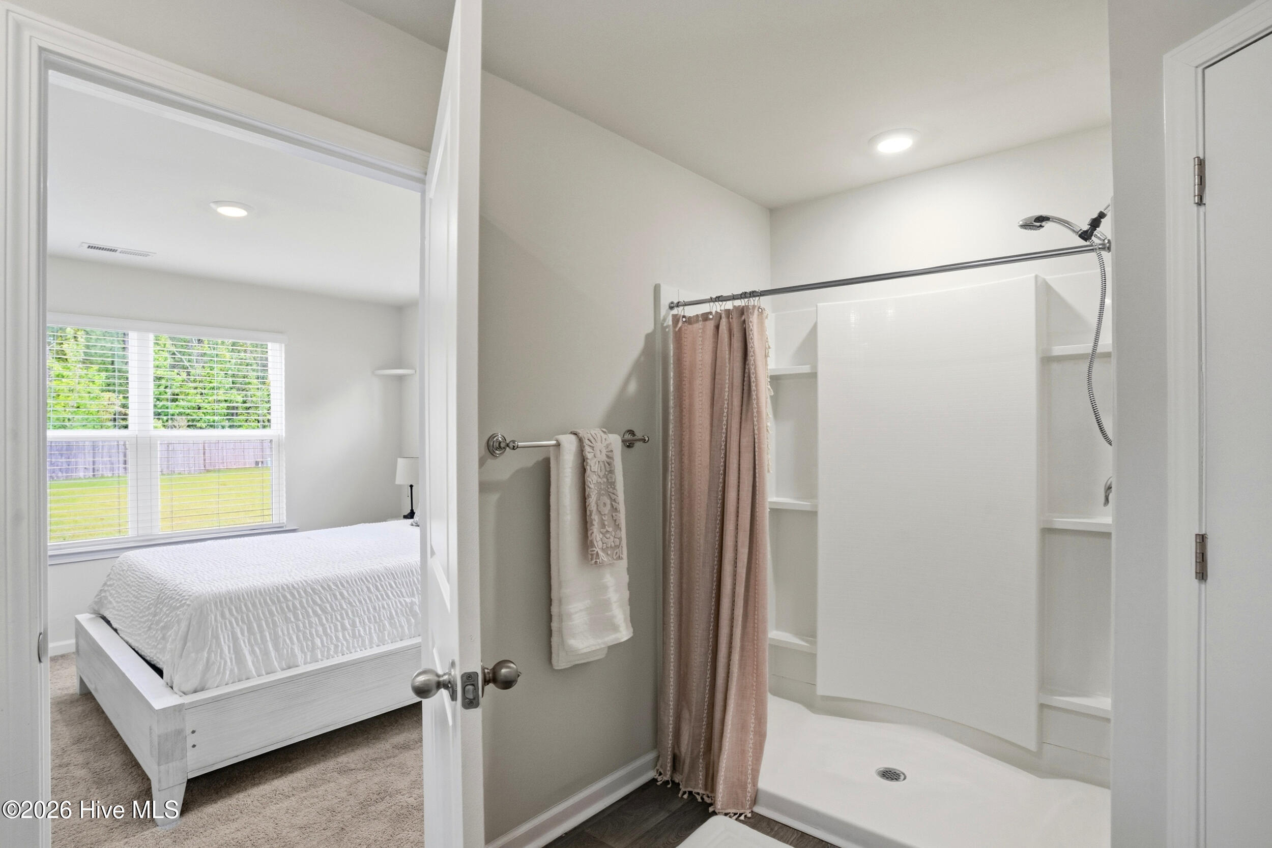 100566288 | Photo 16