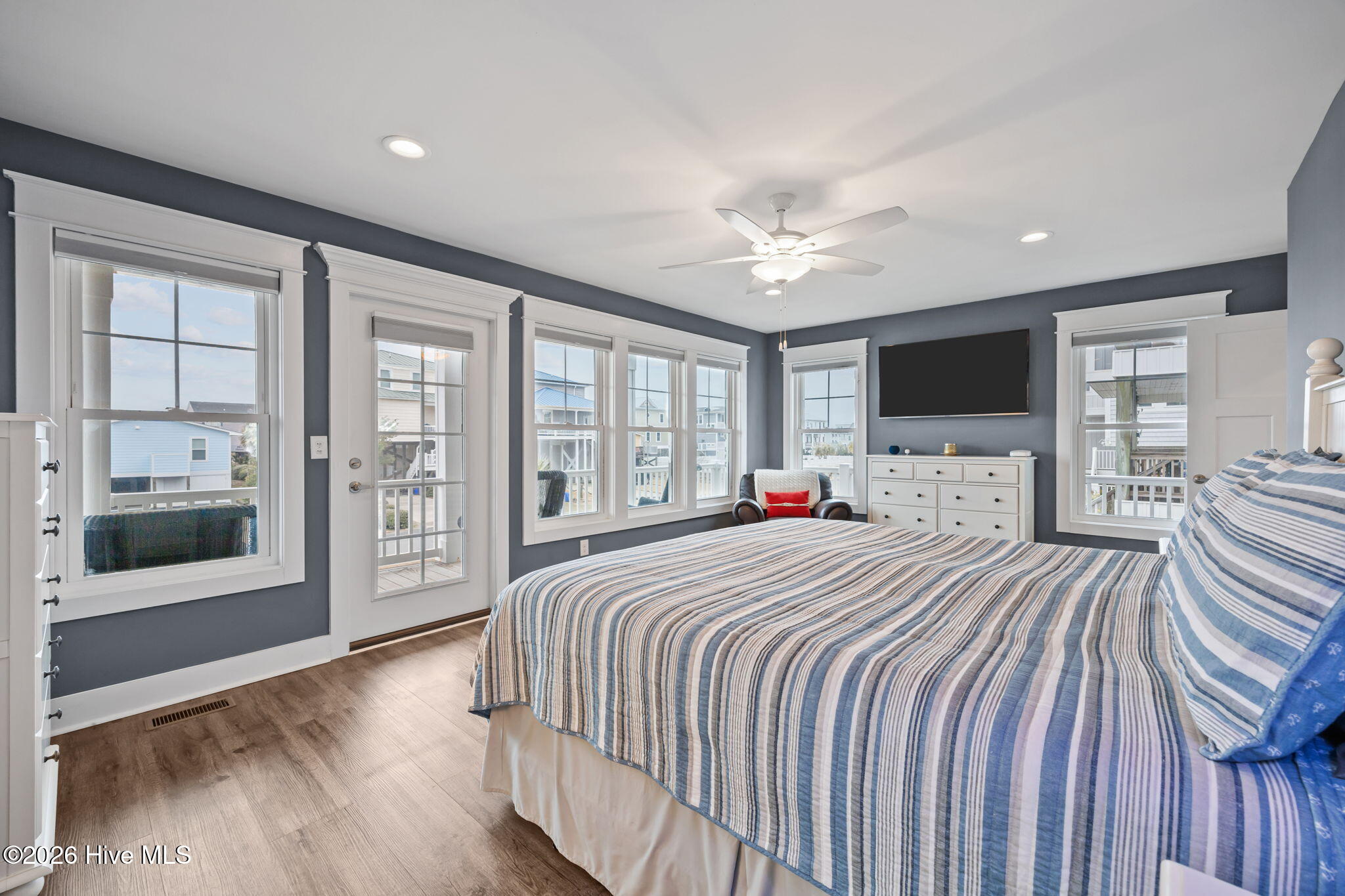 100553303 | Photo 27