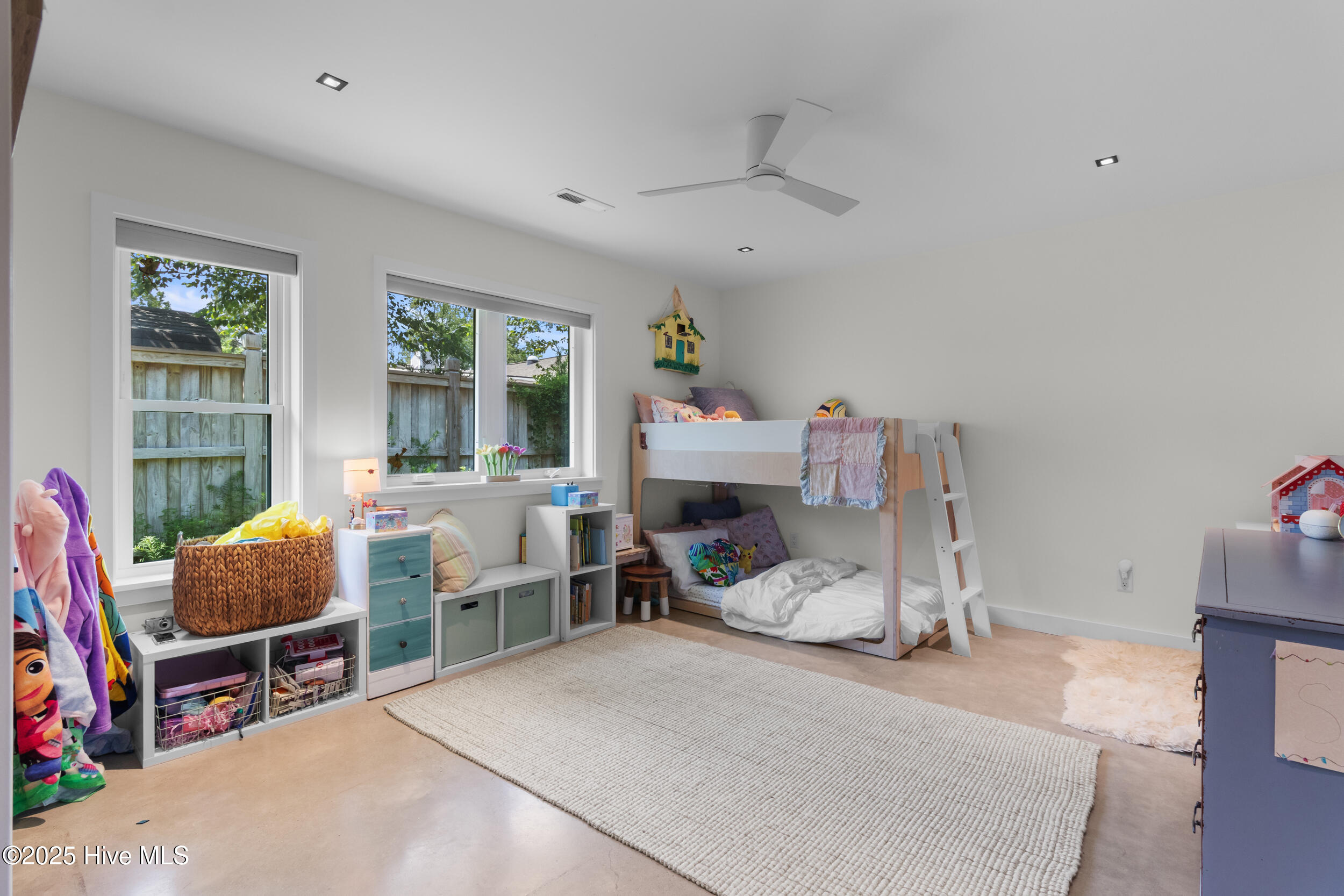 100551660 | Photo 26