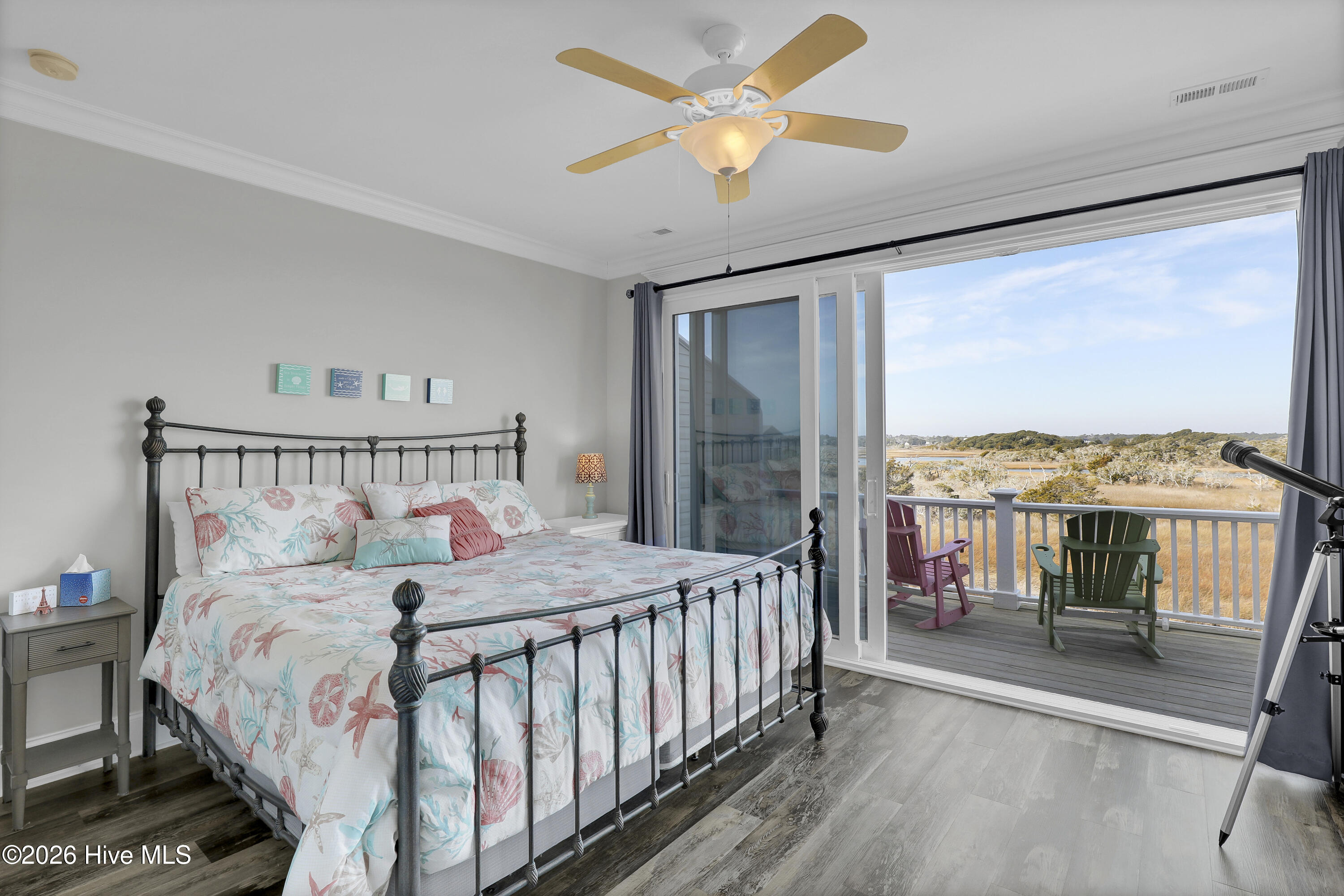 100548325 | Photo 14