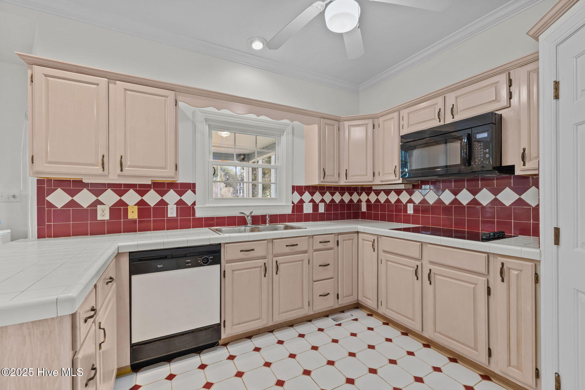 100542960 | Photo 24