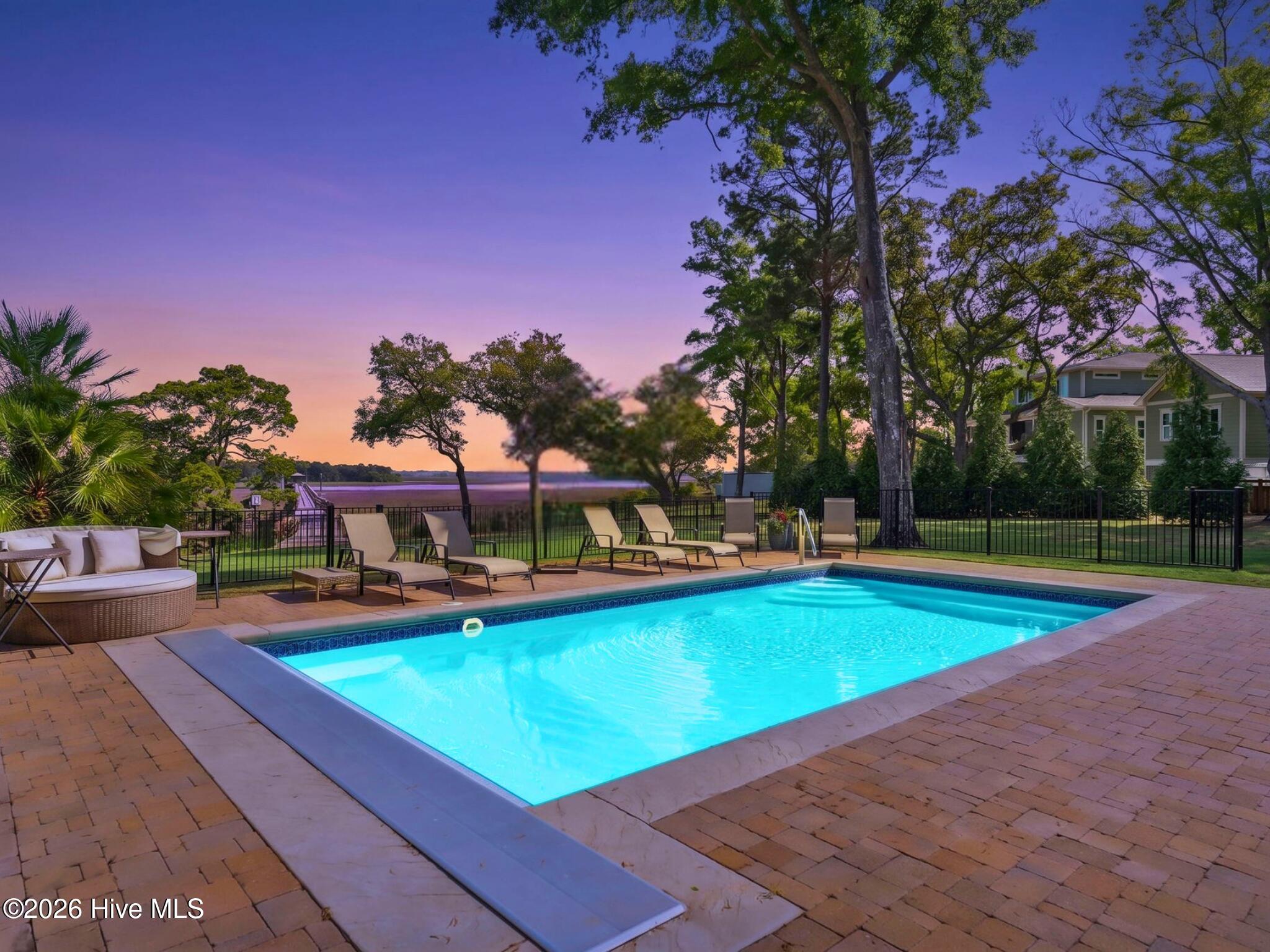 100568629 | Photo 73